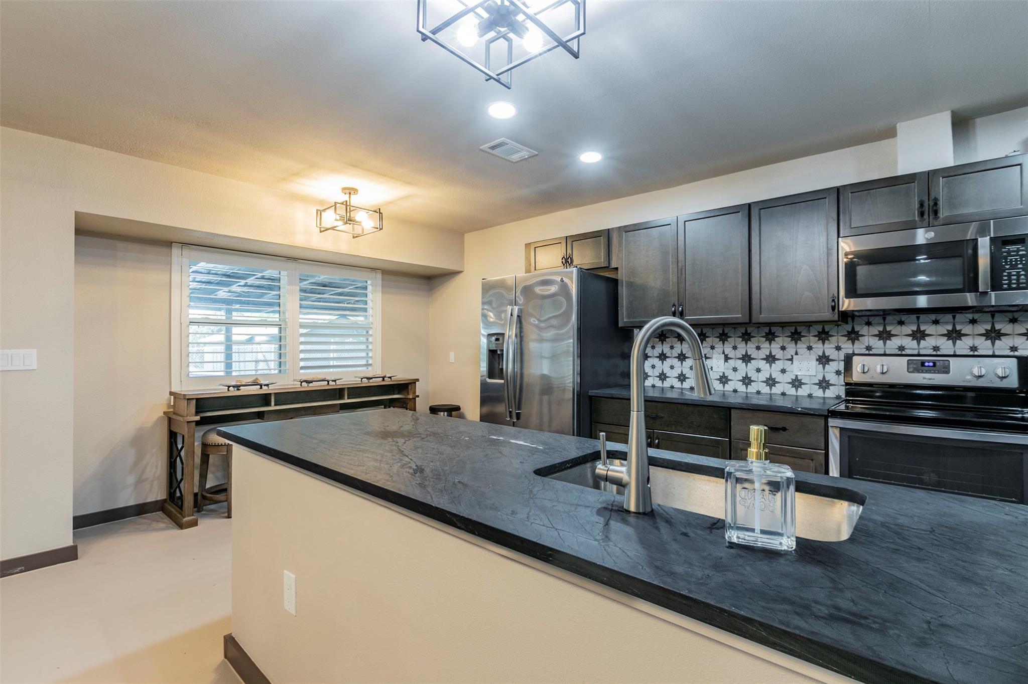 4613 Joseph Dr, Round Rock, TX 78665