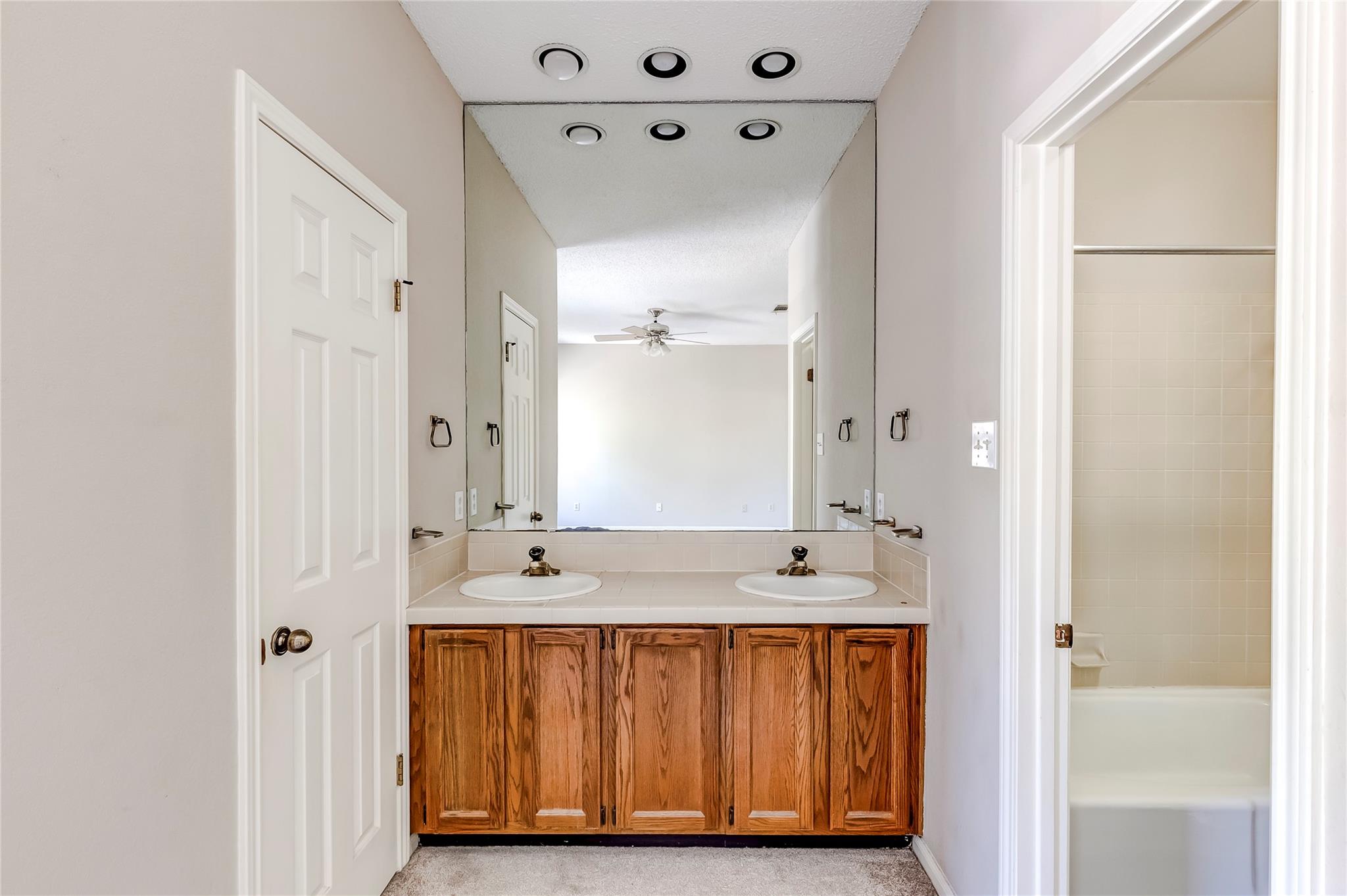 10819 Crown Colony Dr # 19, Austin, TX 78747