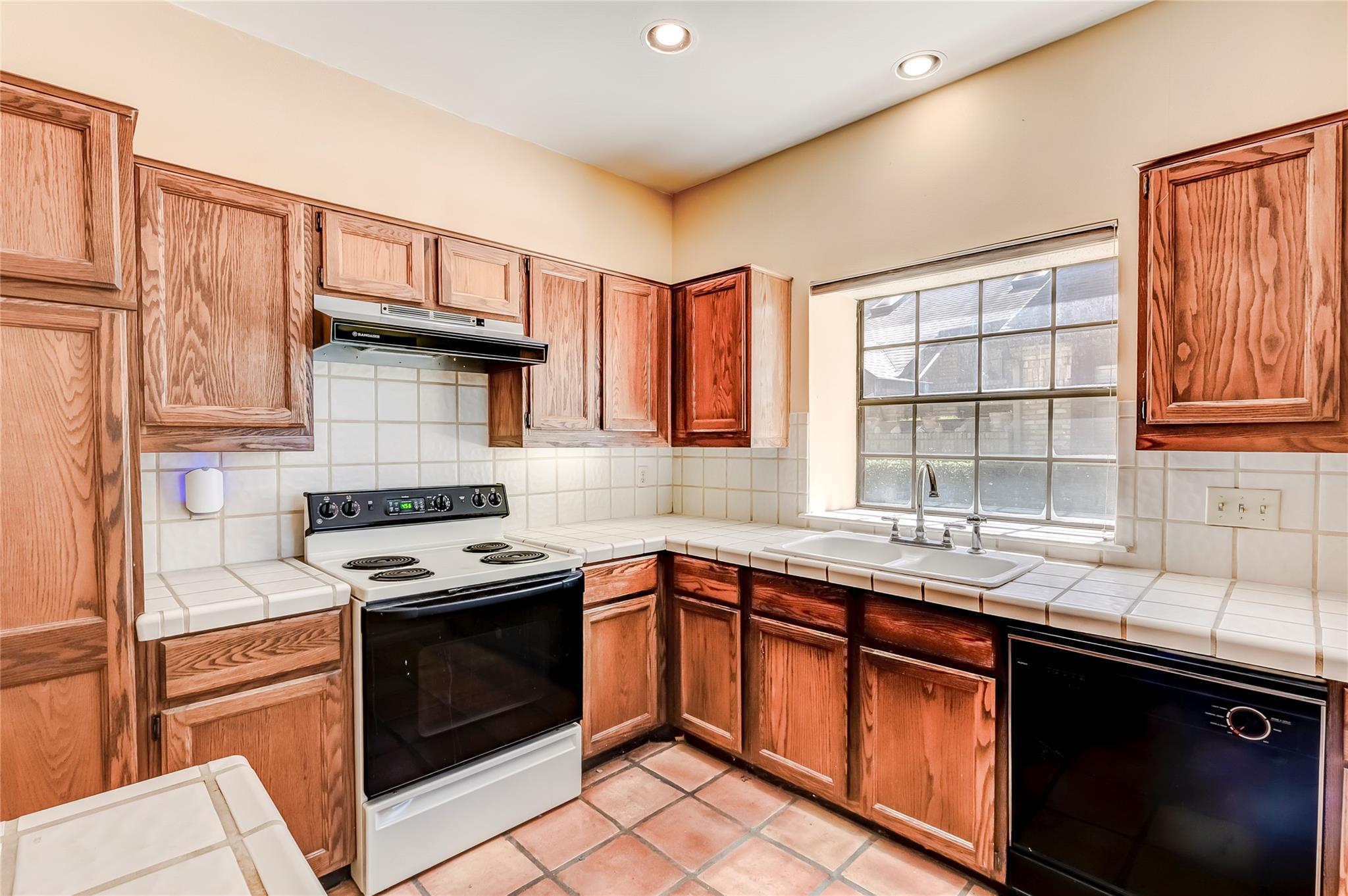 10819 Crown Colony Dr # 19, Austin, TX 78747