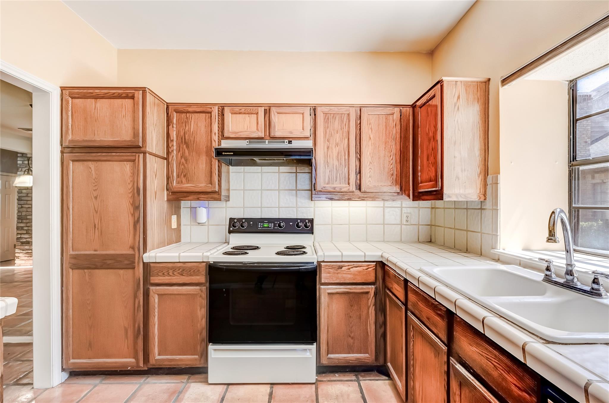 10819 Crown Colony Dr # 19, Austin, TX 78747