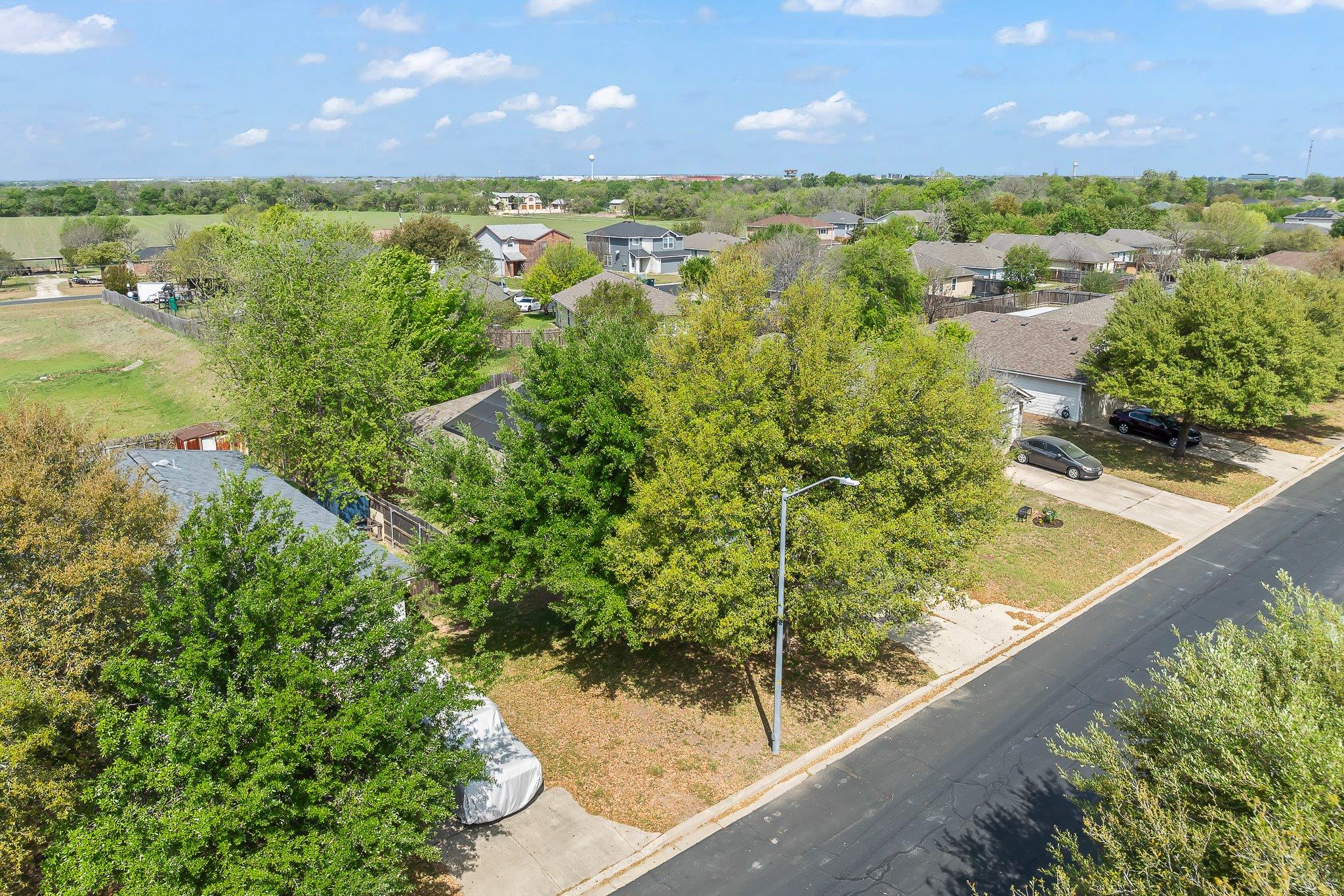 111 Quail Hollow Dr, Hutto, TX 78634