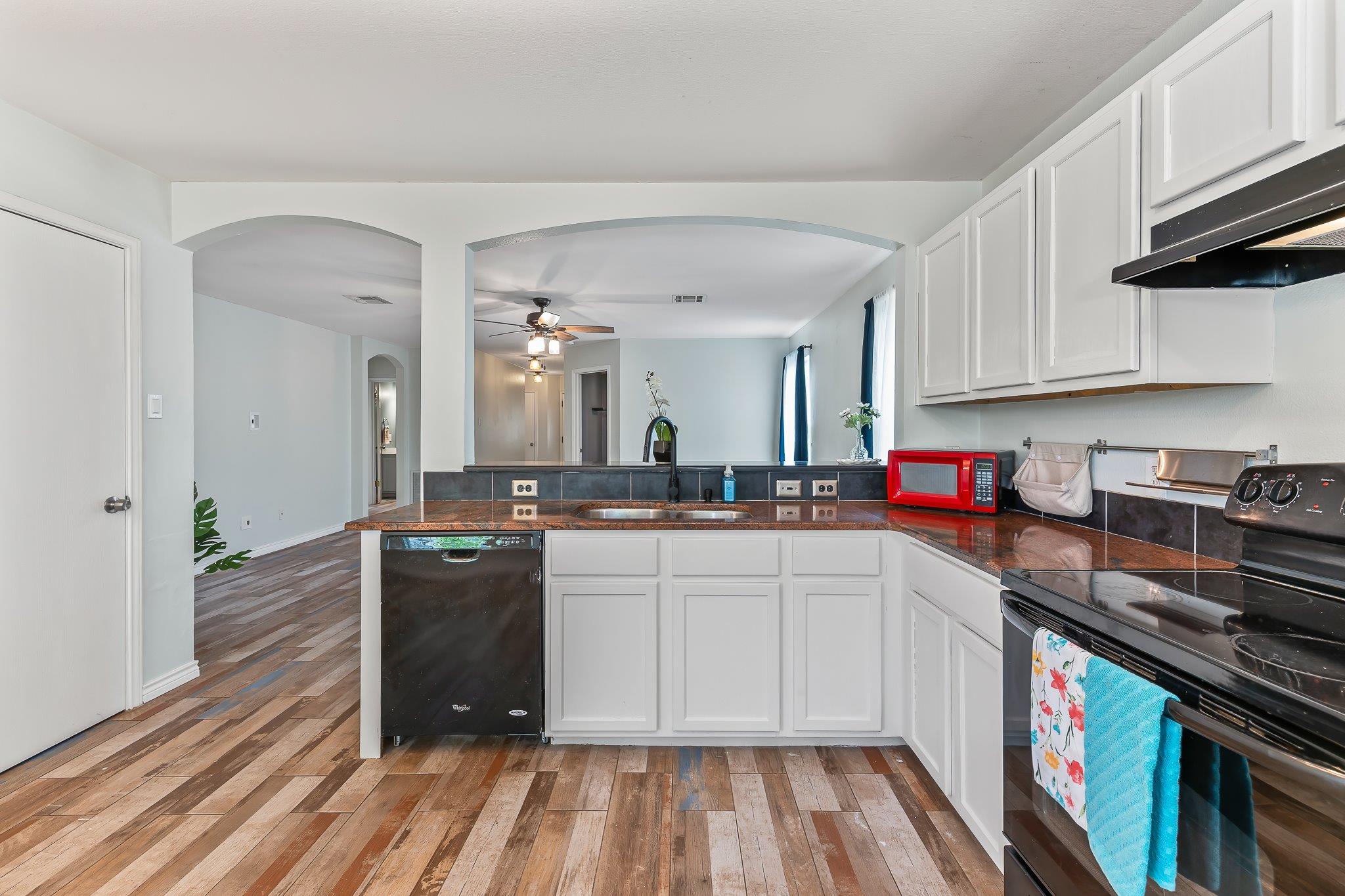 111 Quail Hollow Dr, Hutto, TX 78634