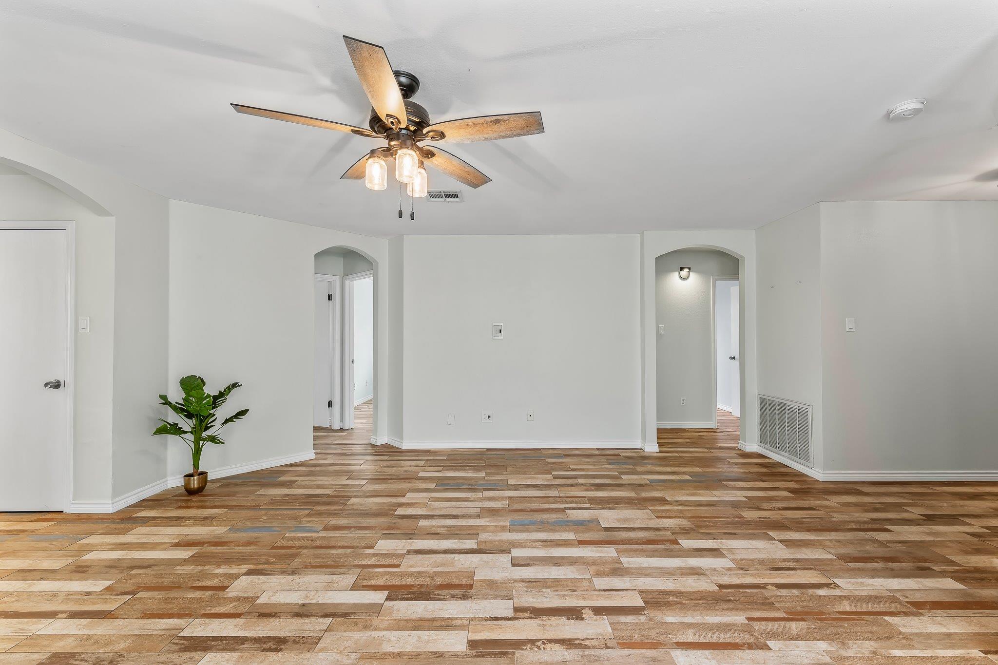 111 Quail Hollow Dr, Hutto, TX 78634