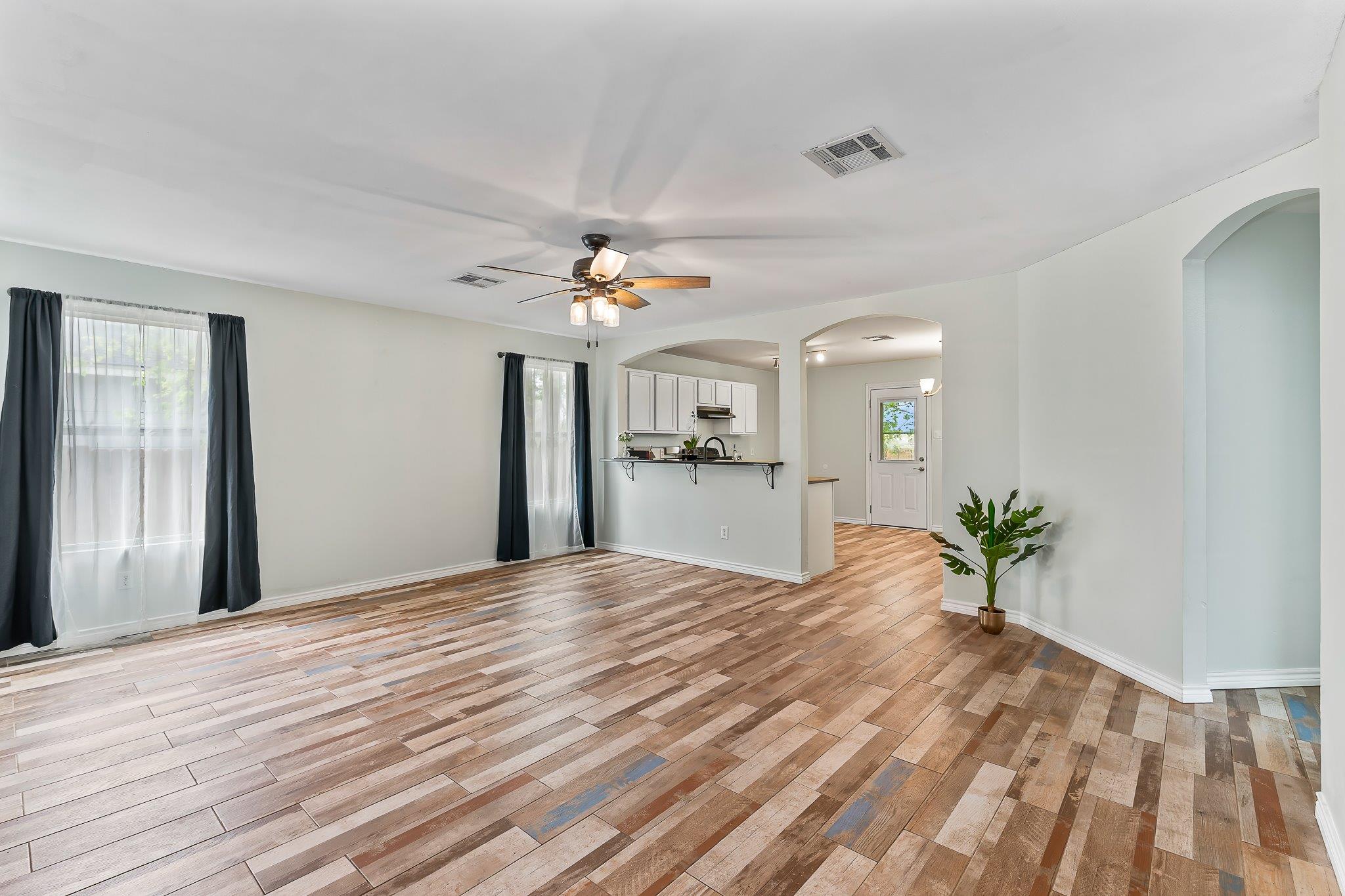 111 Quail Hollow Dr, Hutto, TX 78634