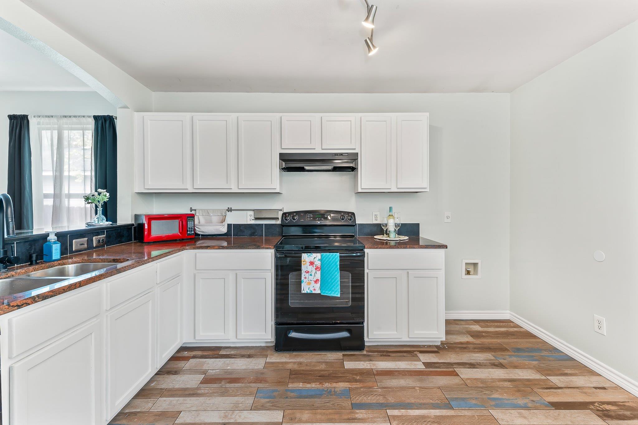 111 Quail Hollow Dr, Hutto, TX 78634