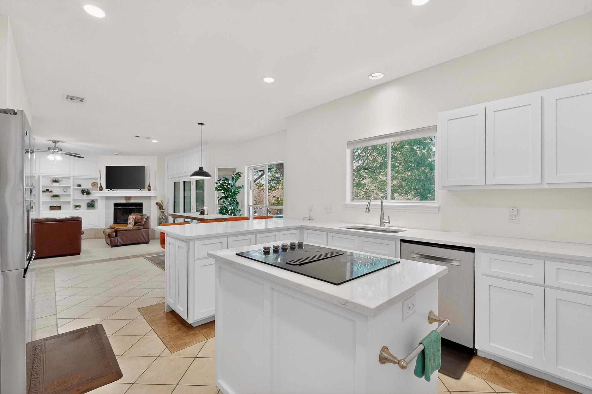 1215 Olympus Dr, Austin, TX 78733