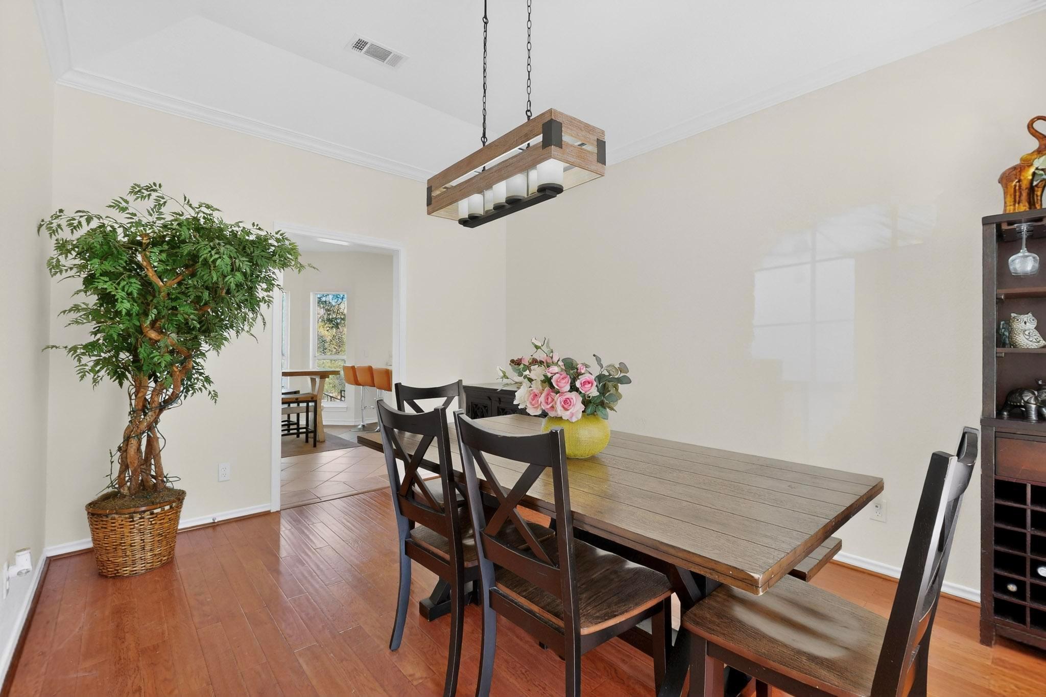 1215 Olympus Dr, Austin, TX 78733