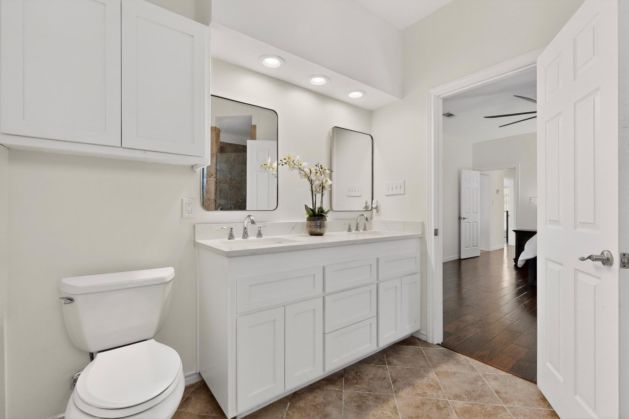 1215 Olympus Dr, Austin, TX 78733