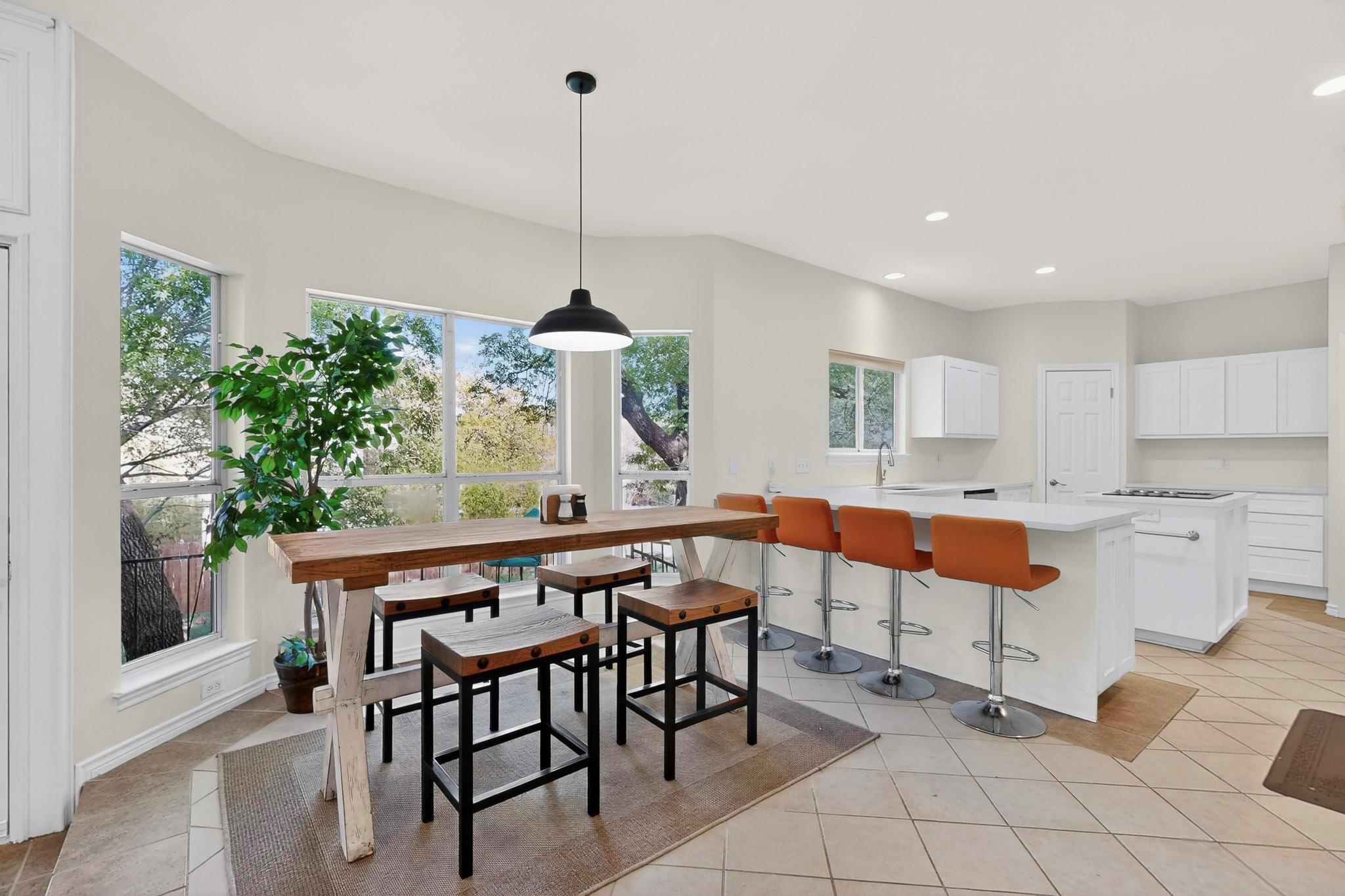 1215 Olympus Dr, Austin, TX 78733