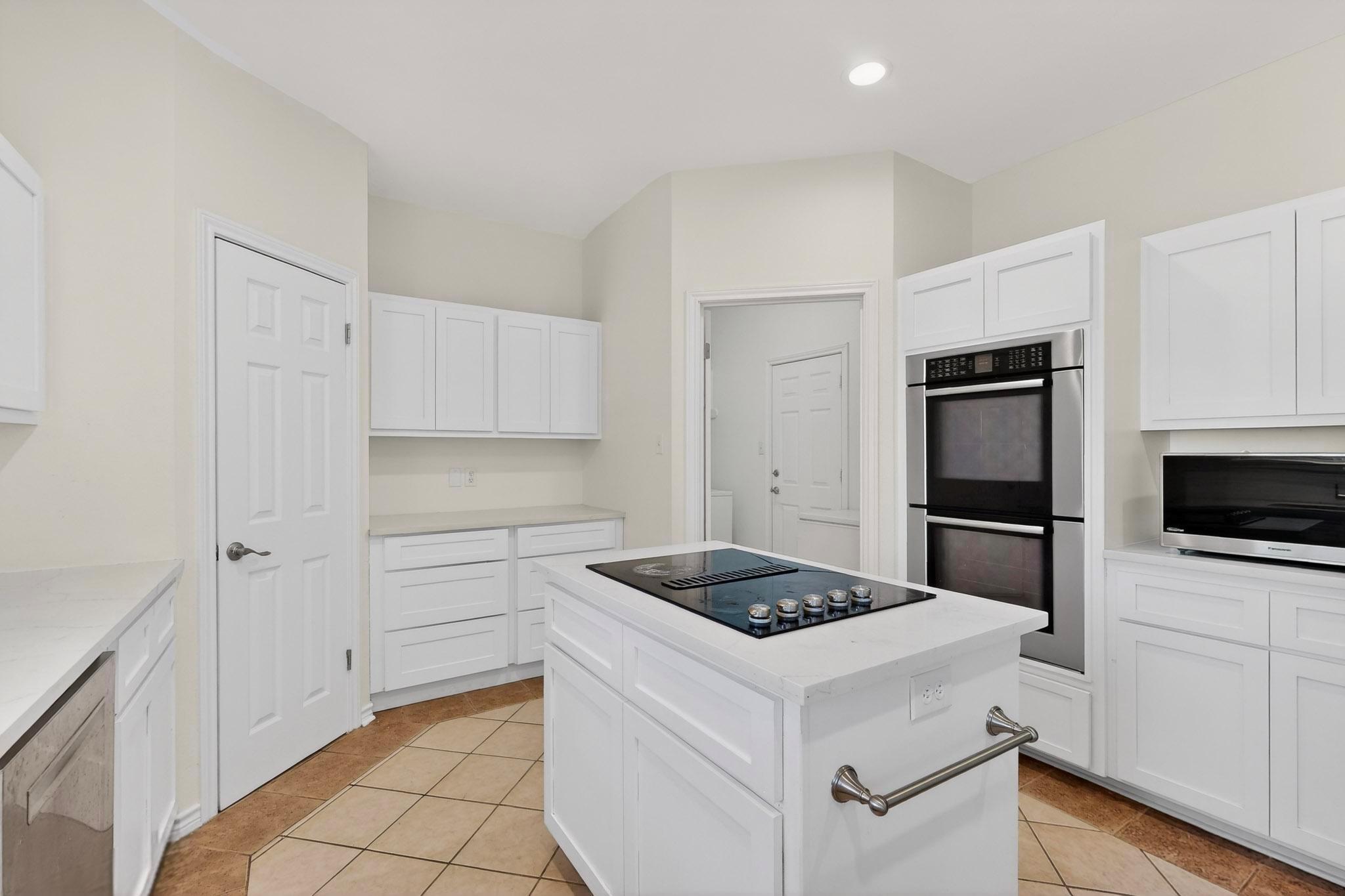 1215 Olympus Dr, Austin, TX 78733