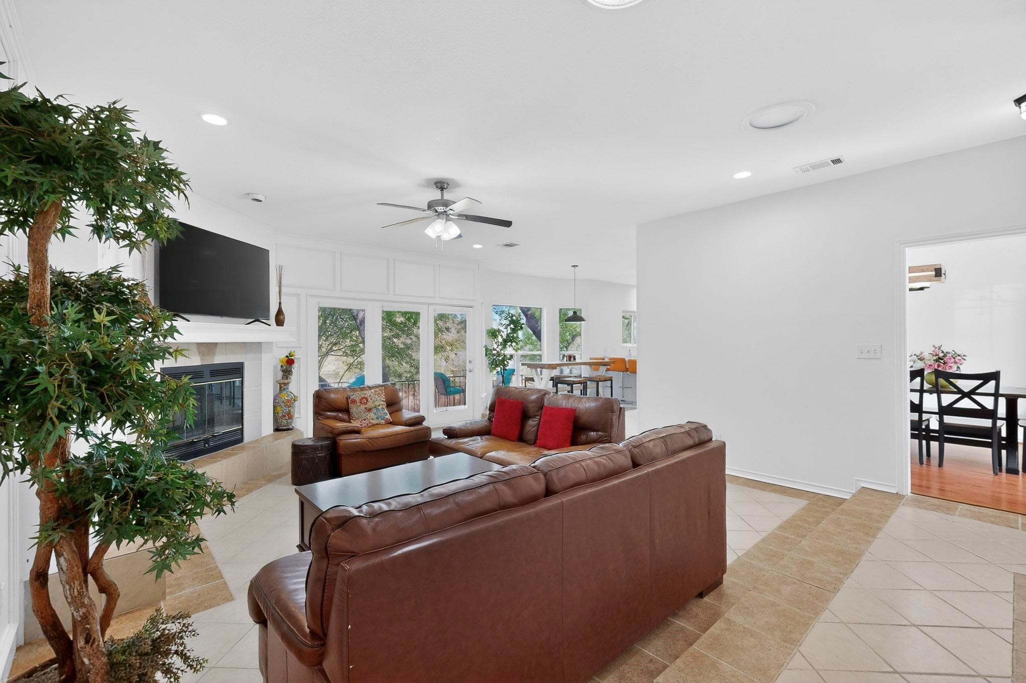 1215 Olympus Dr, Austin, TX 78733