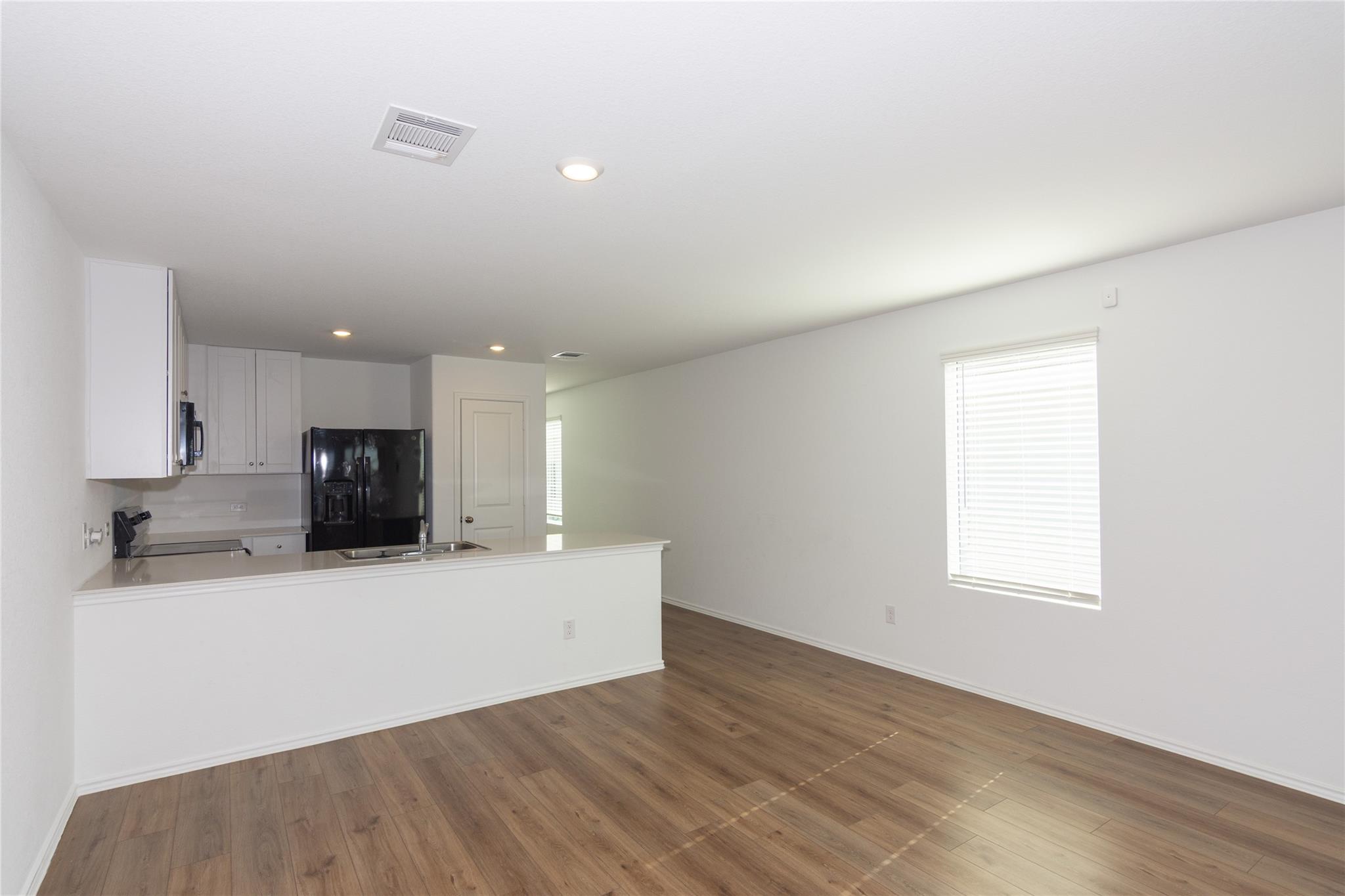 544 Rancho Del Cielo Loop, Jarrell, TX 76537