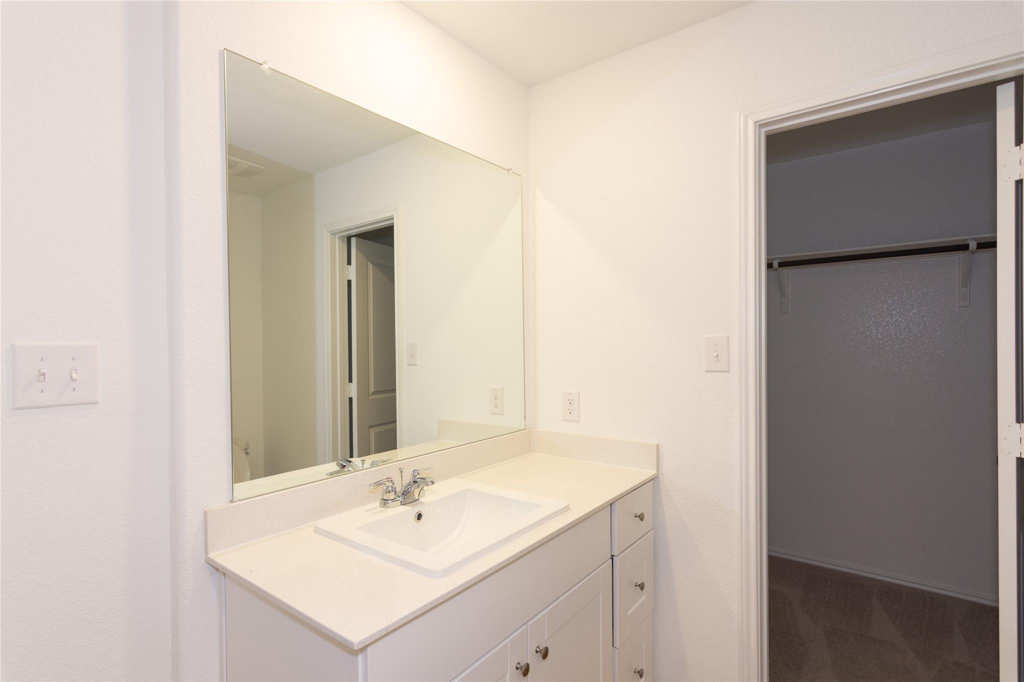 544 Rancho Del Cielo Loop, Jarrell, TX 76537