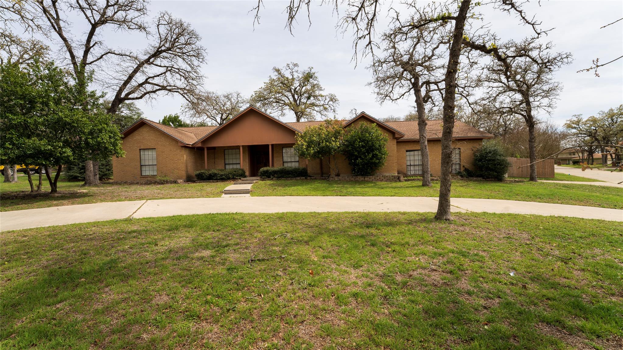 2105 Yokley Rd, Rockdale, TX 76567