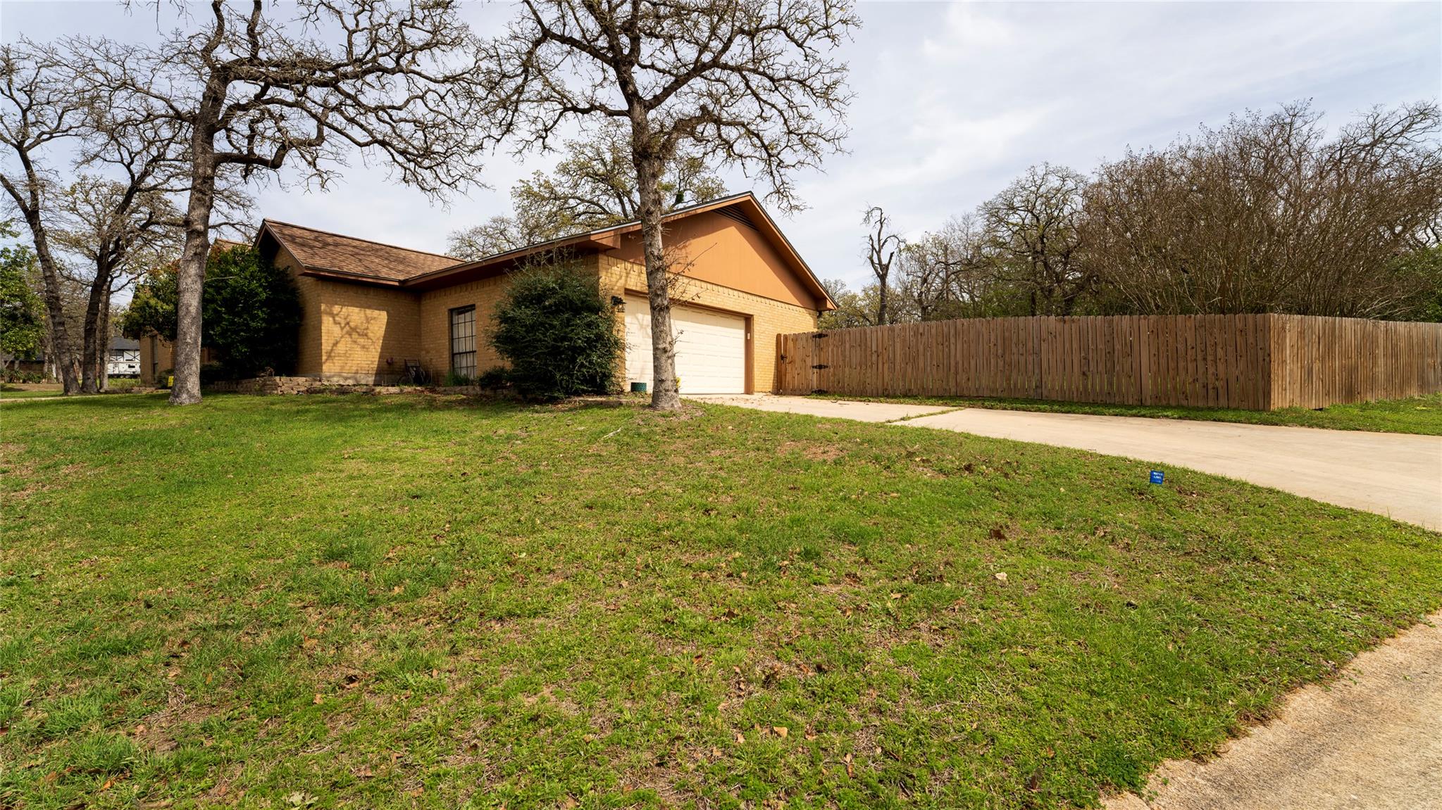 2105 Yokley Rd, Rockdale, TX 76567