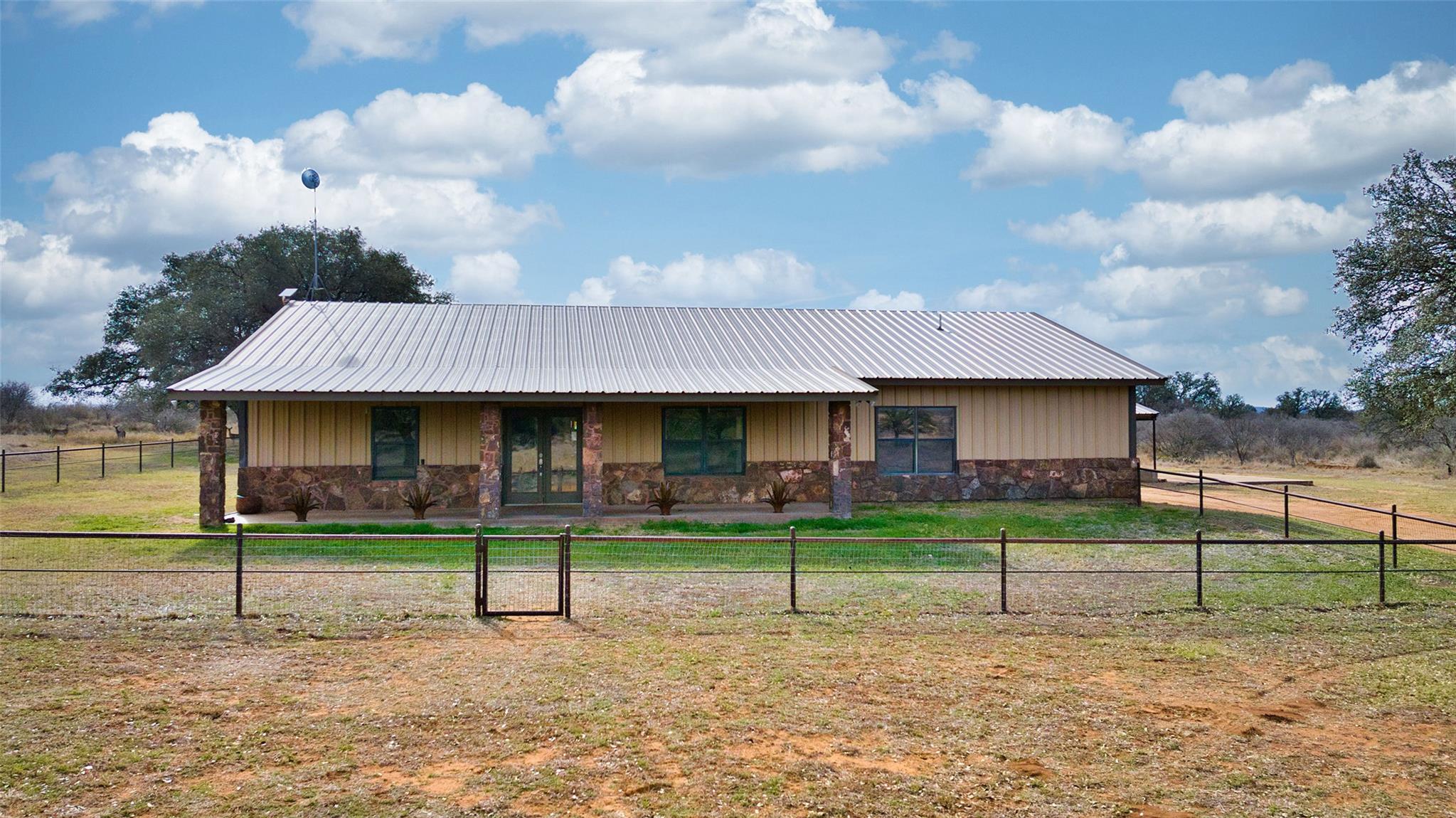 5801 Smith Rd, Mason, TX 76856