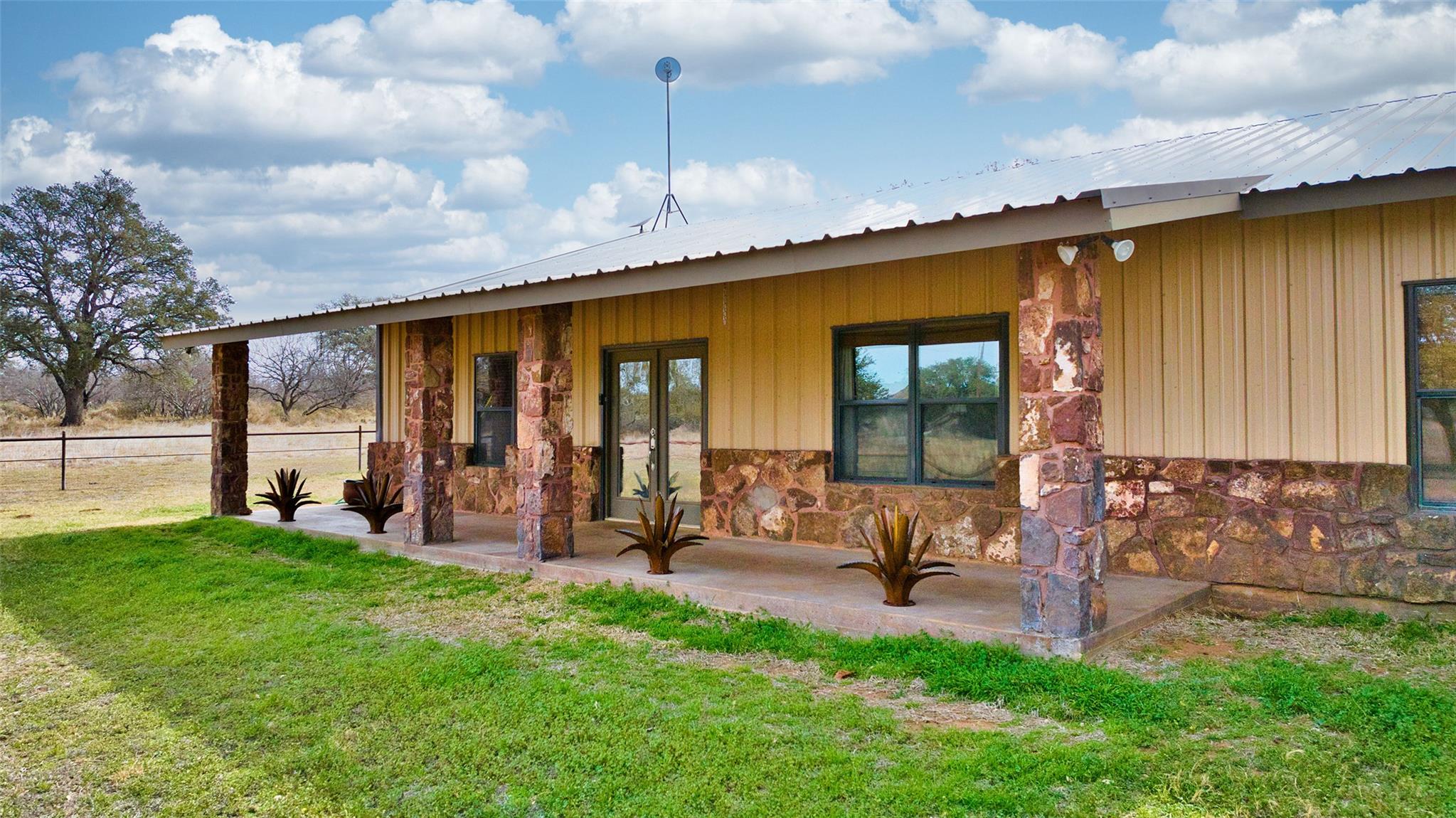 5801 Smith Rd, Mason, TX 76856