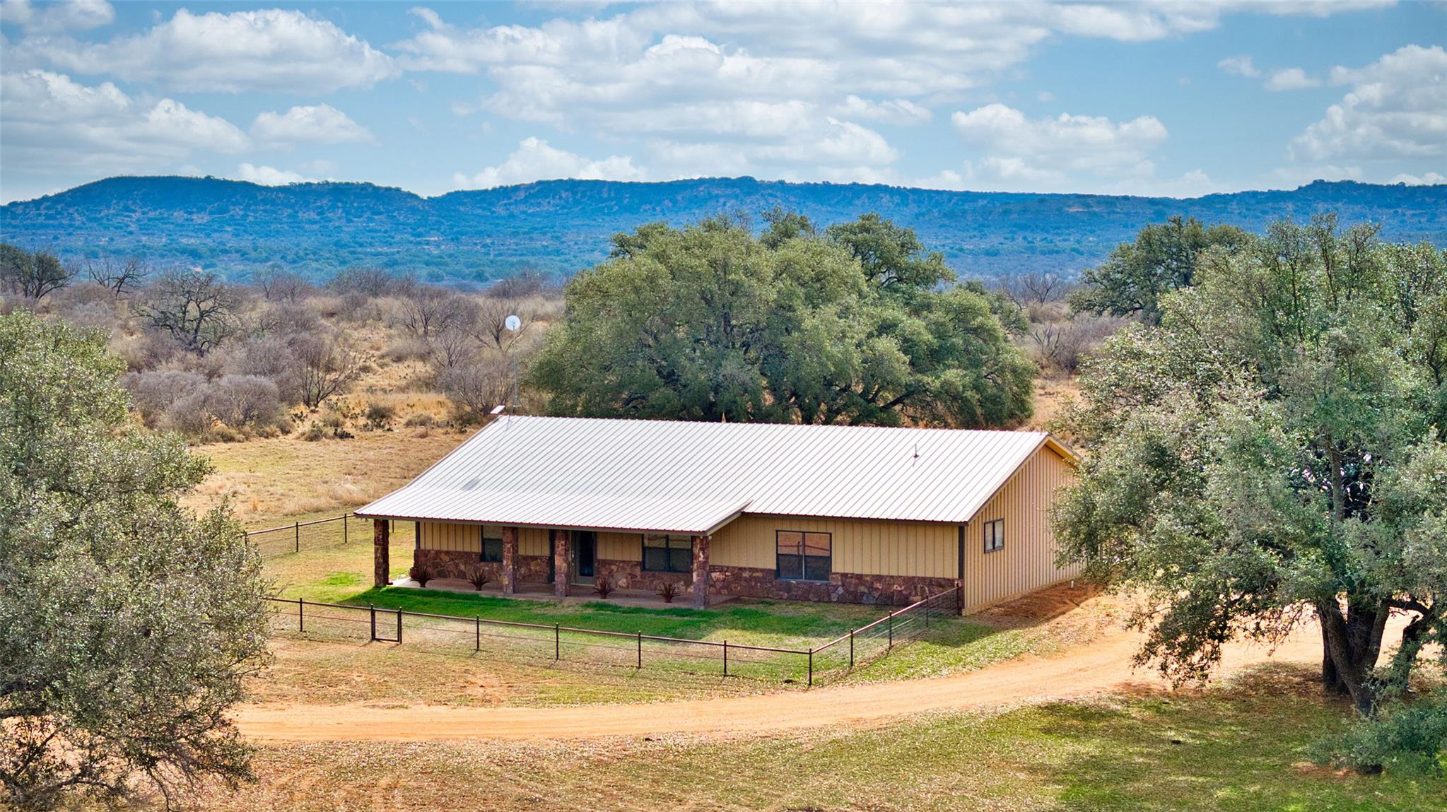 5801 Smith Rd, Mason, TX 76856