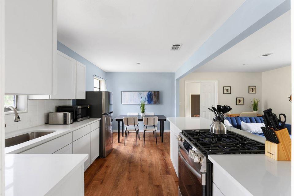 1100 Neans Dr, Austin, TX 78758