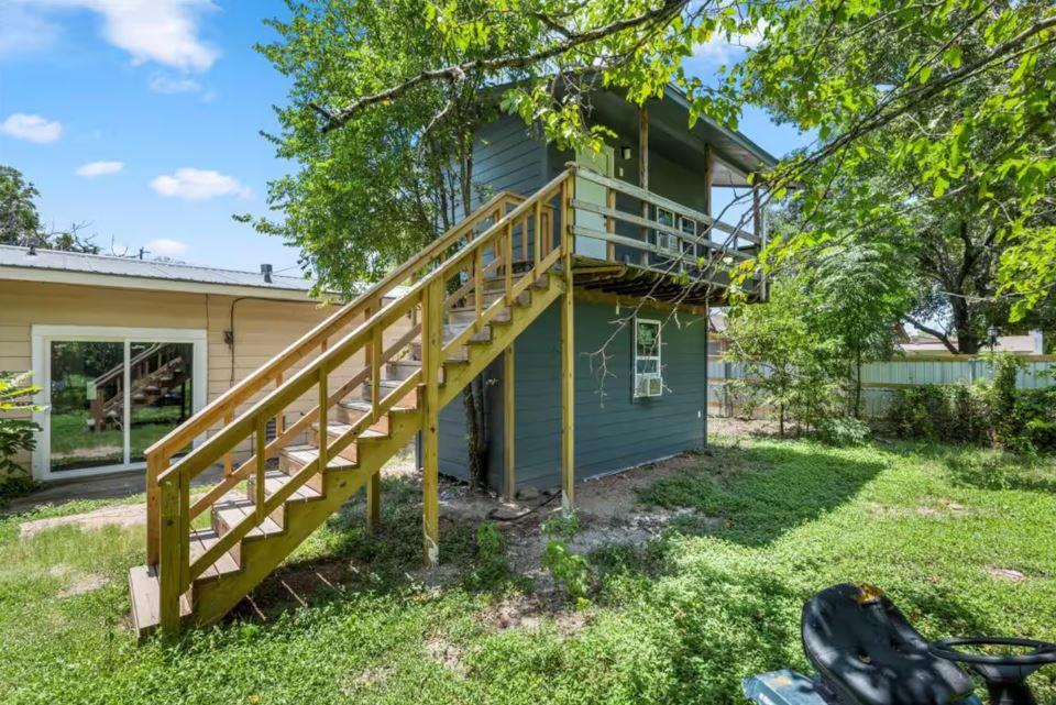 1100 Neans Dr, Austin, TX 78758