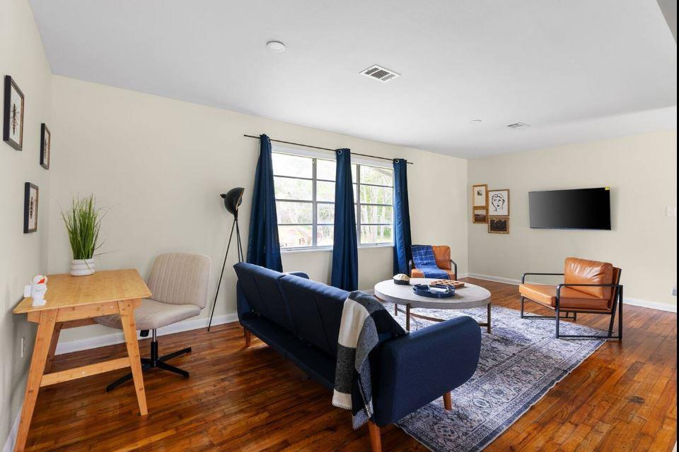 1100 Neans Dr, Austin, TX 78758