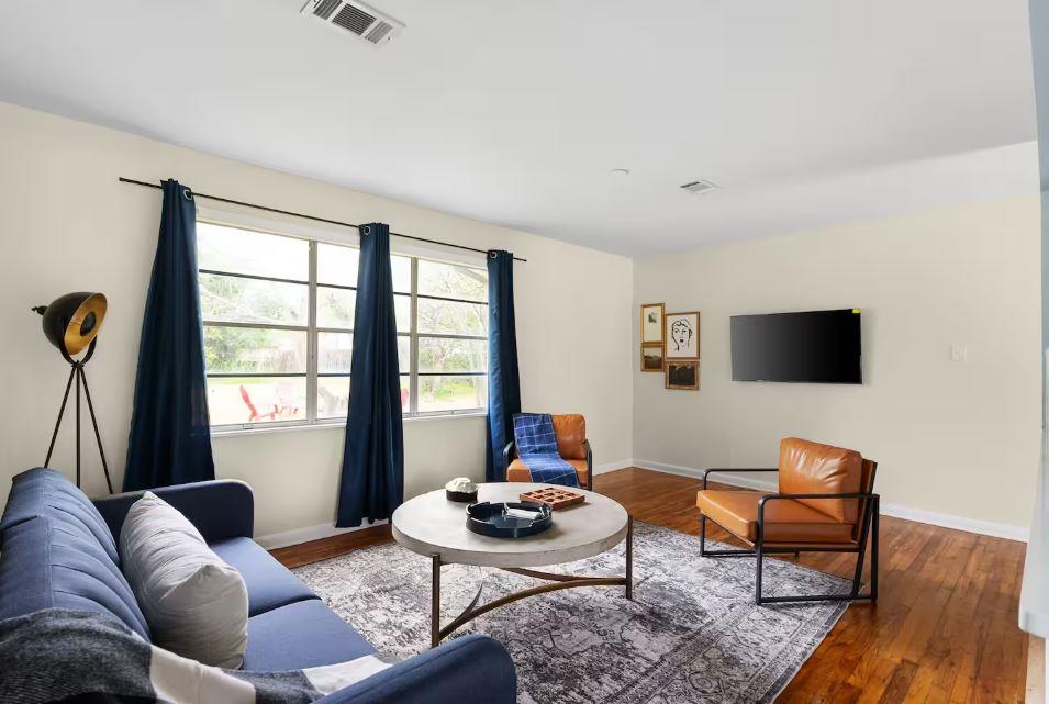 1100 Neans Dr, Austin, TX 78758