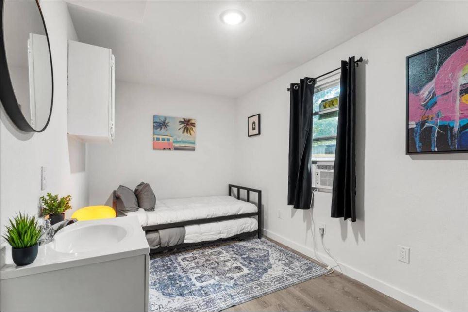 1100 Neans Dr, Austin, TX 78758