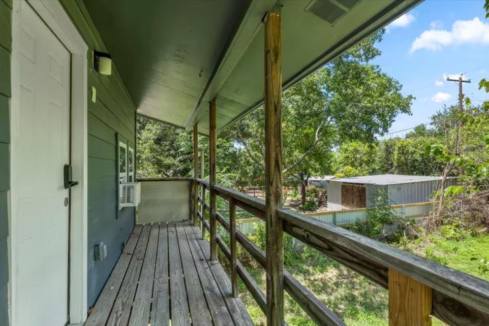 1100 Neans Dr, Austin, TX 78758