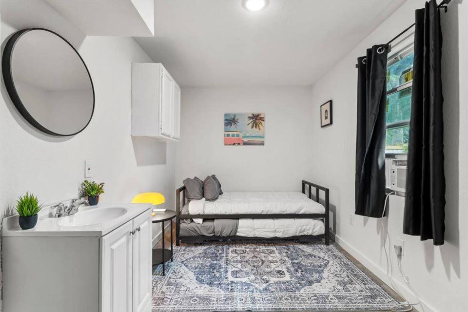 1100 Neans Dr, Austin, TX 78758