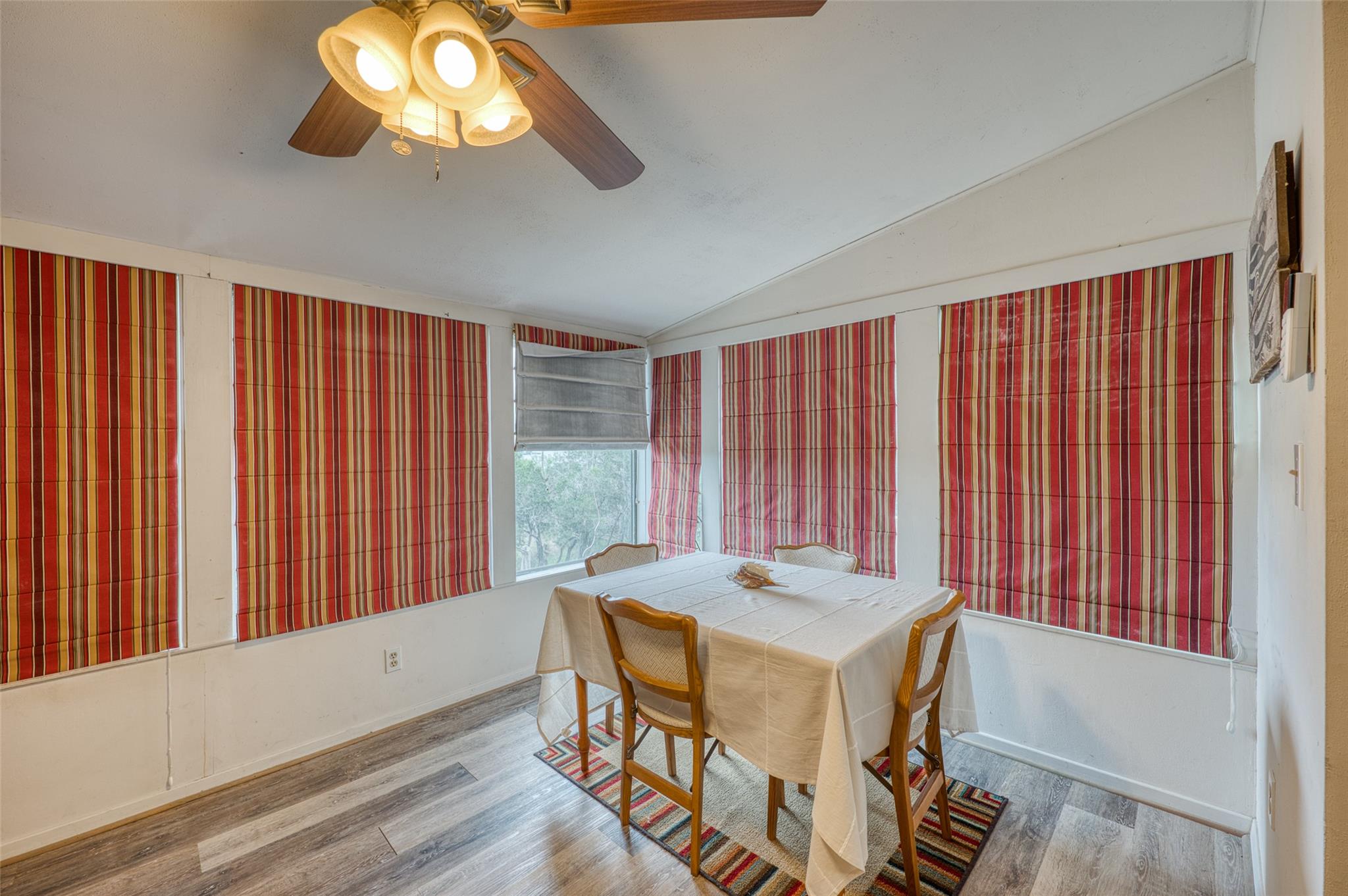 204 W Lakeshore Dr, Llano, TX 78643