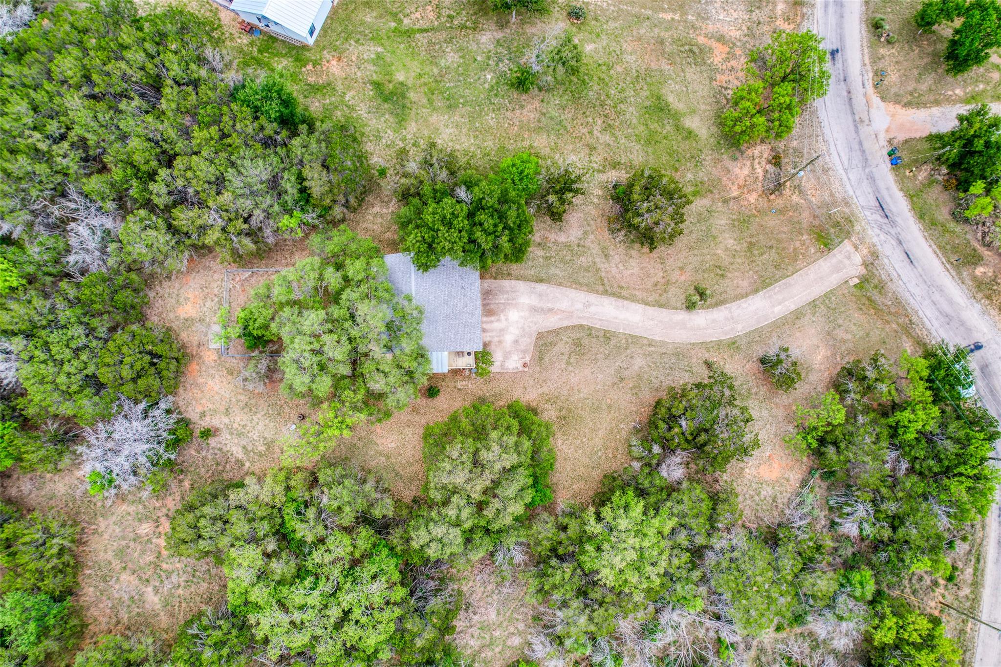 204 W Lakeshore Dr, Llano, TX 78643