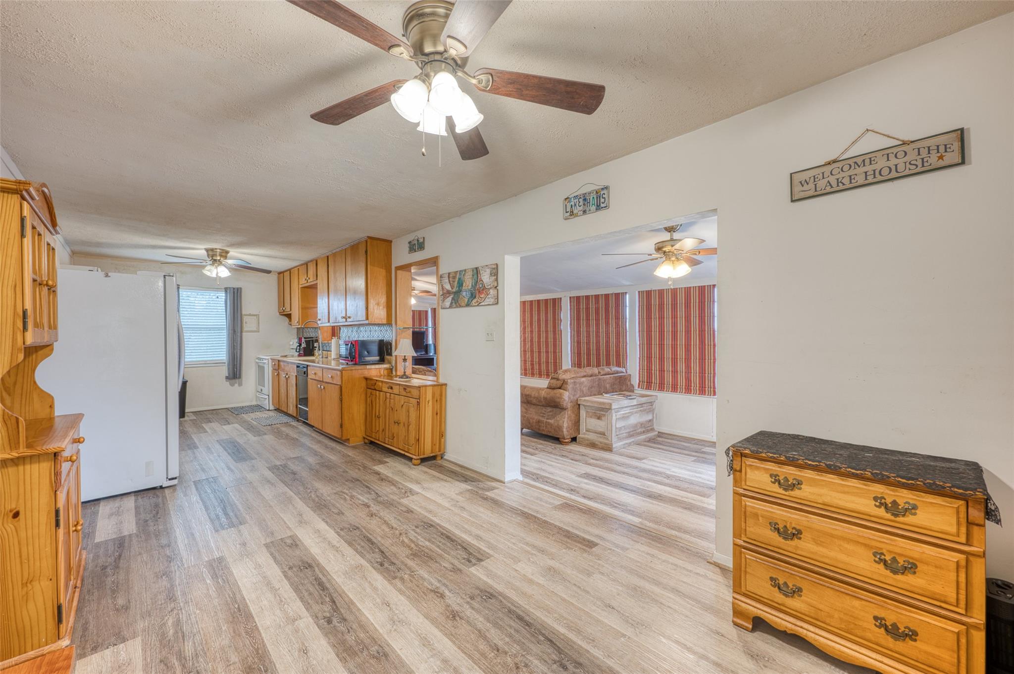 204 W Lakeshore Dr, Llano, TX 78643