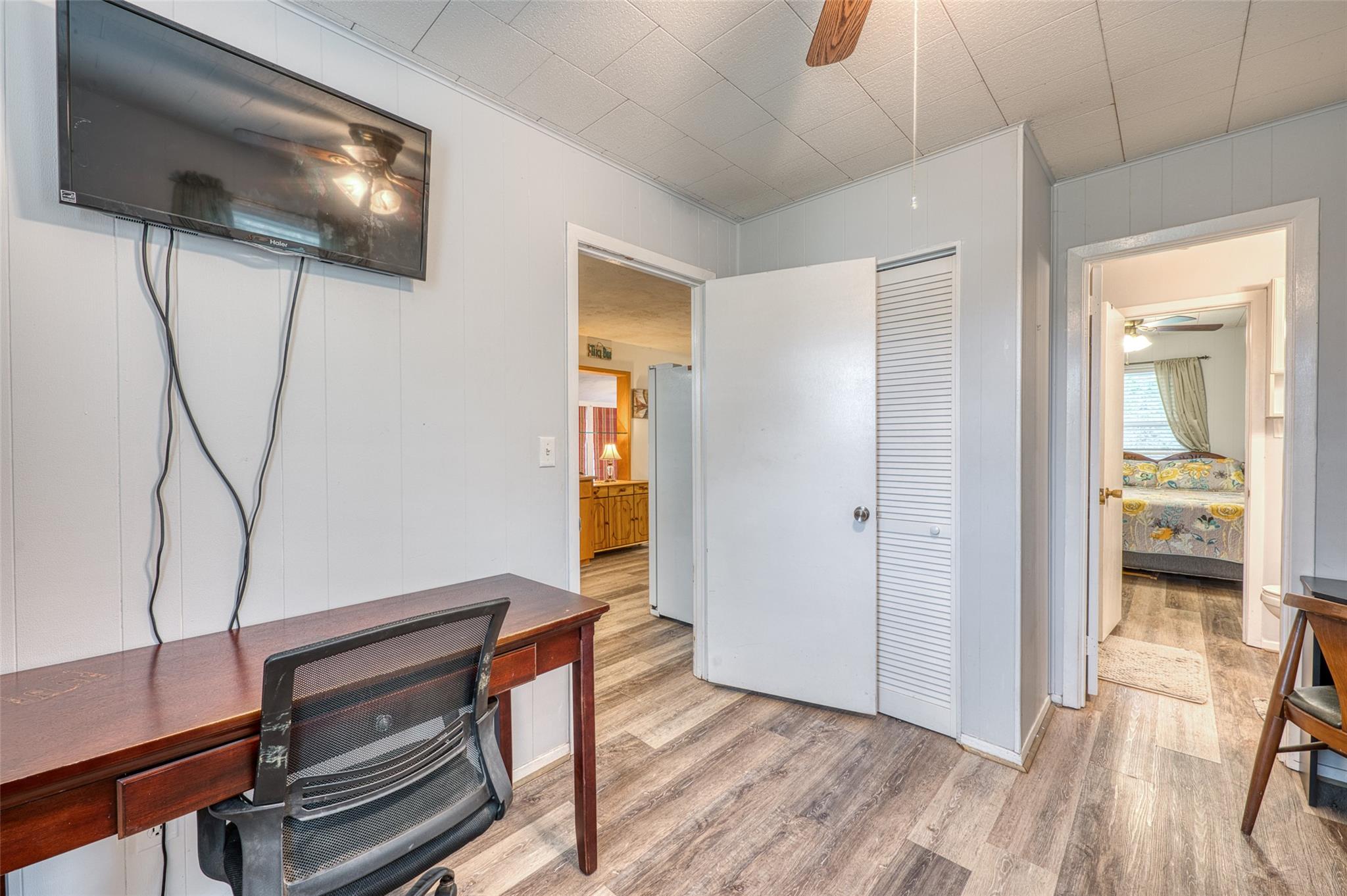 204 W Lakeshore Dr, Llano, TX 78643