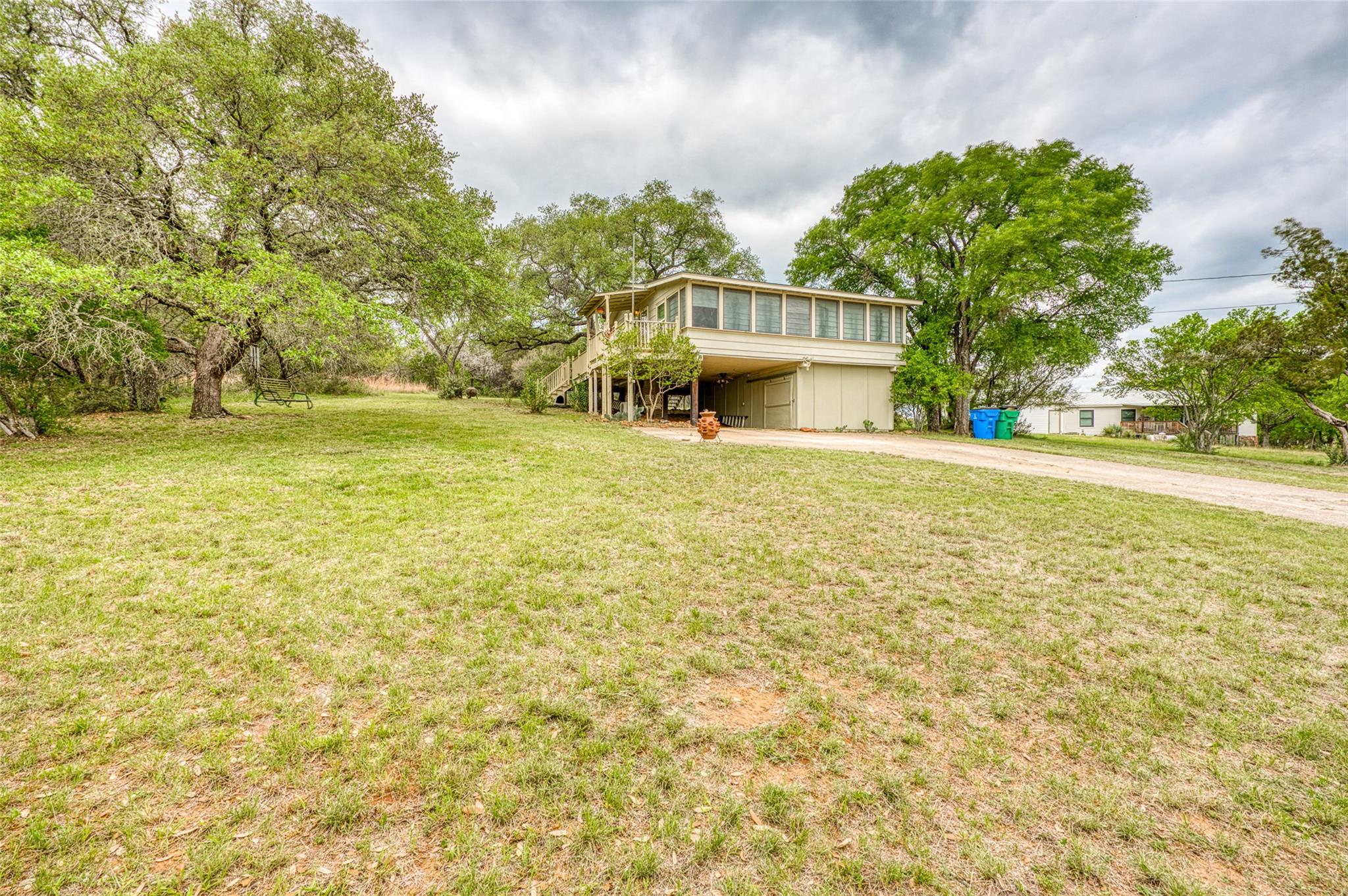 204 W Lakeshore Dr, Llano, TX 78643