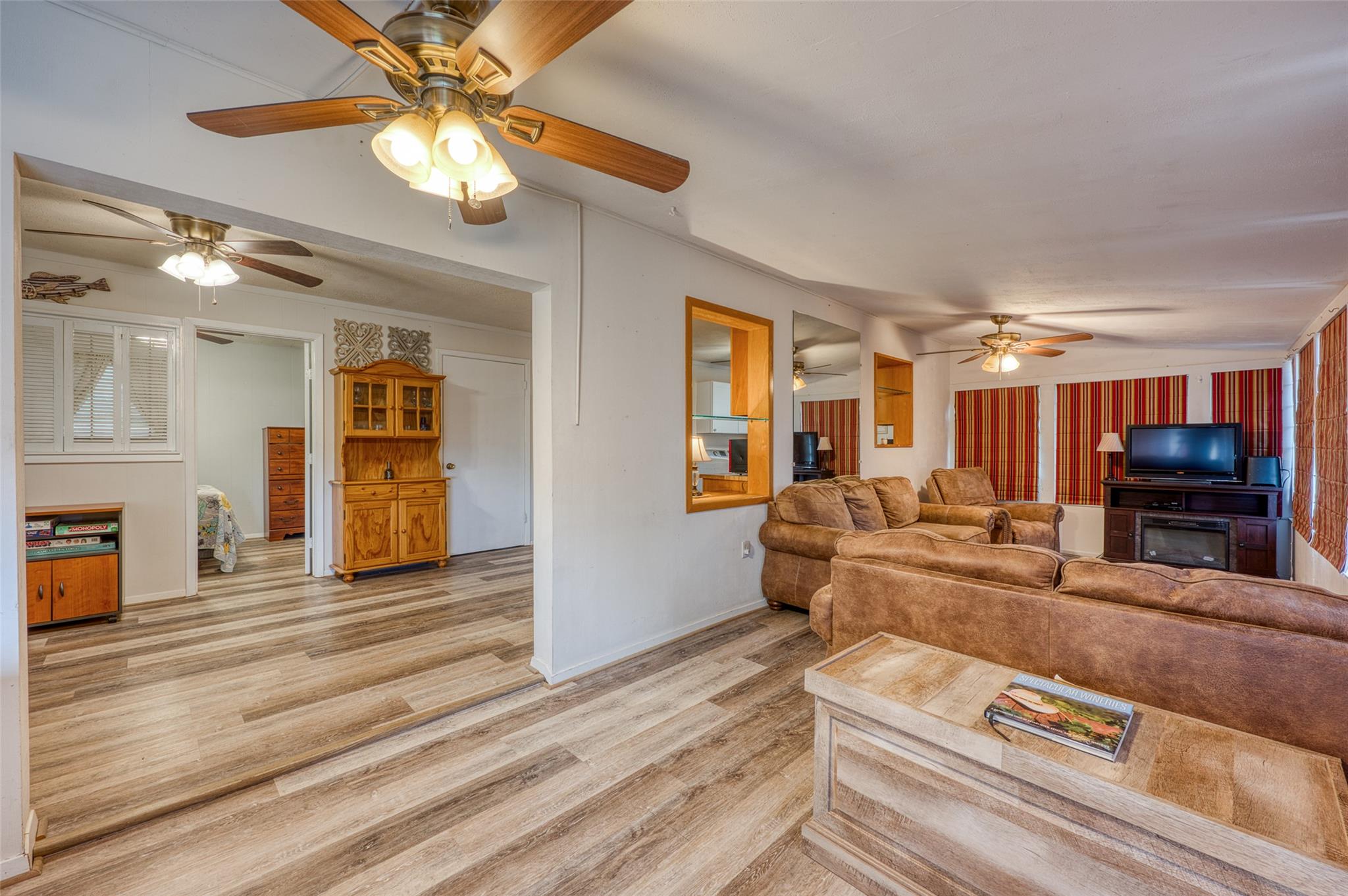 204 W Lakeshore Dr, Llano, TX 78643