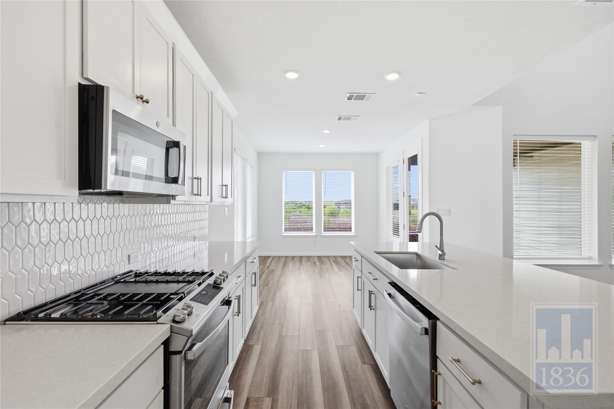 12713 Brave Tenderfoot Trl, Buda, TX 78610