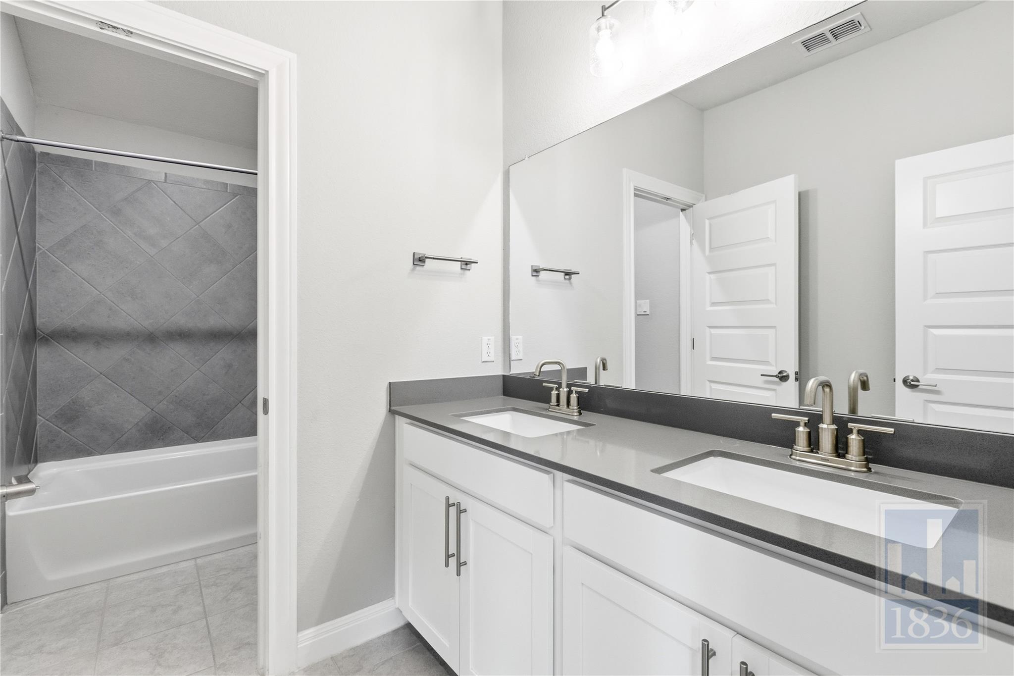 555 Purple Heart Dr, Buda, TX 78610