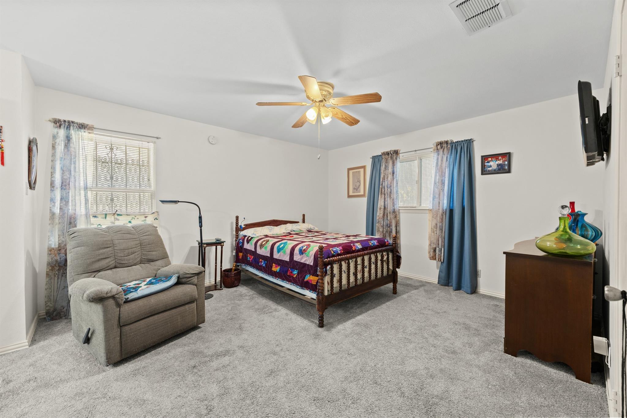 3205 Laguna Dr, Austin, TX 78741