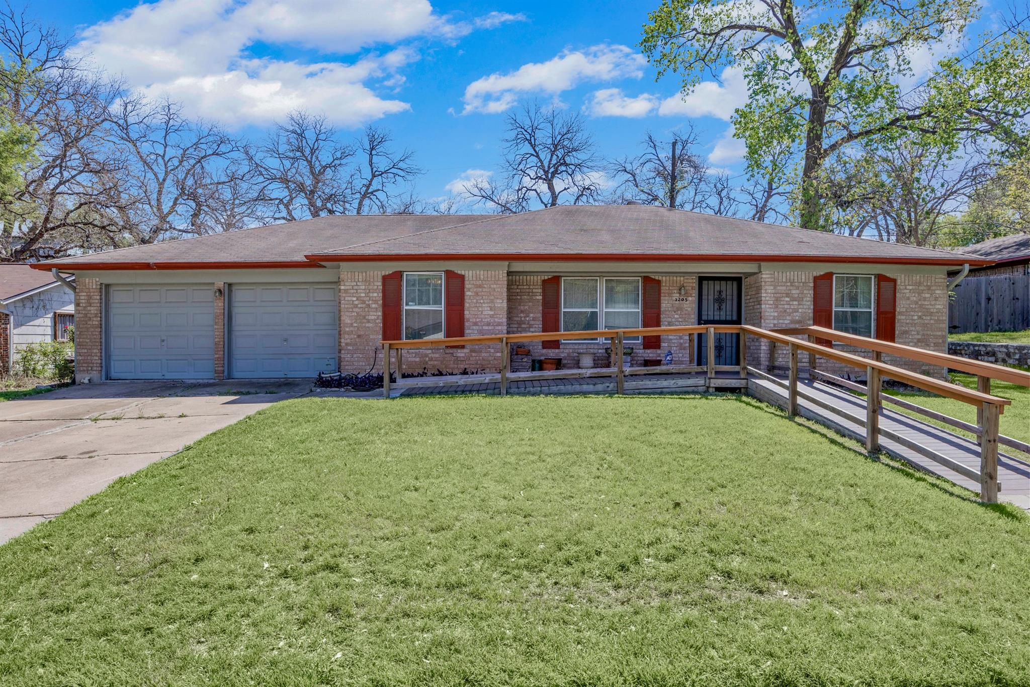 3205 Laguna Dr, Austin, TX 78741