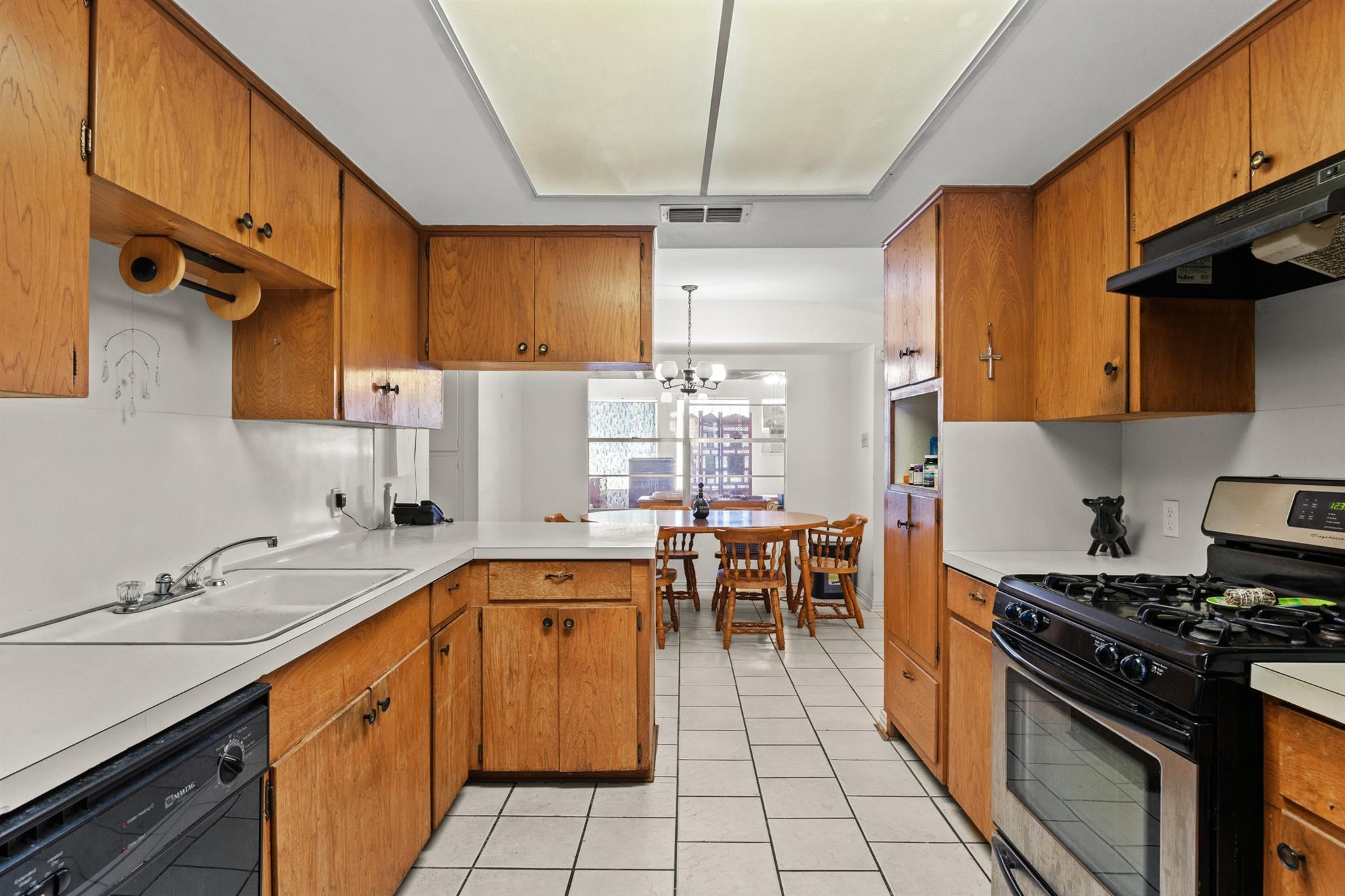 3205 Laguna Dr, Austin, TX 78741