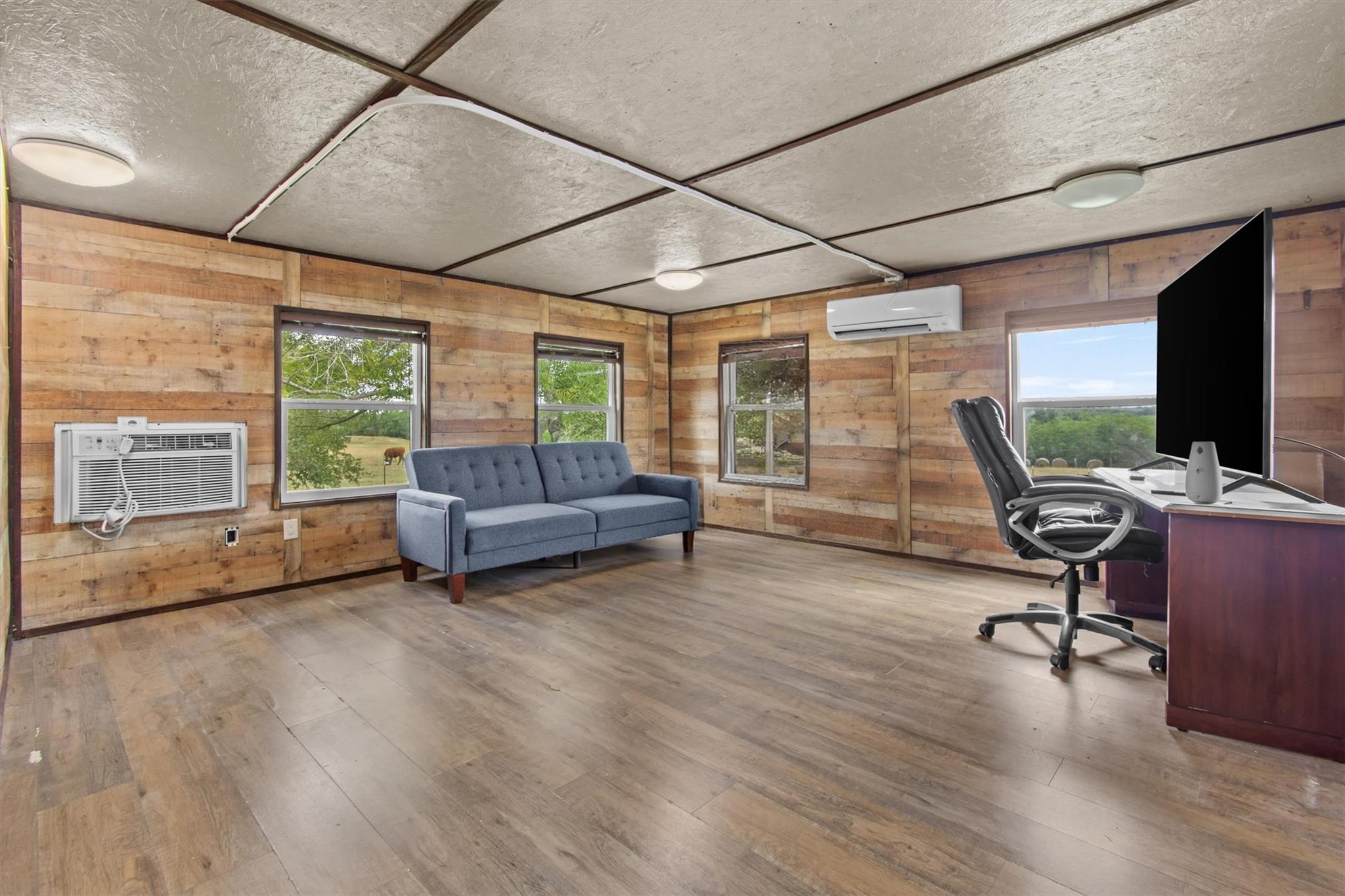 480 Grandpa Rd, Lockhart, TX 78644