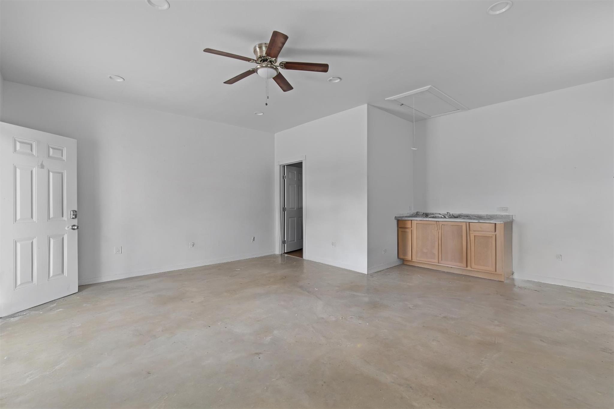 480 Grandpa Rd, Lockhart, TX 78644