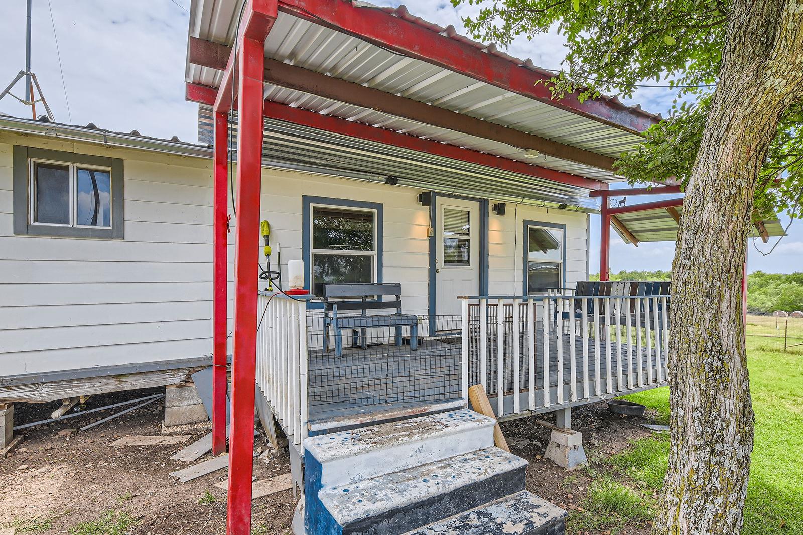 480 Grandpa Rd, Lockhart, TX 78644