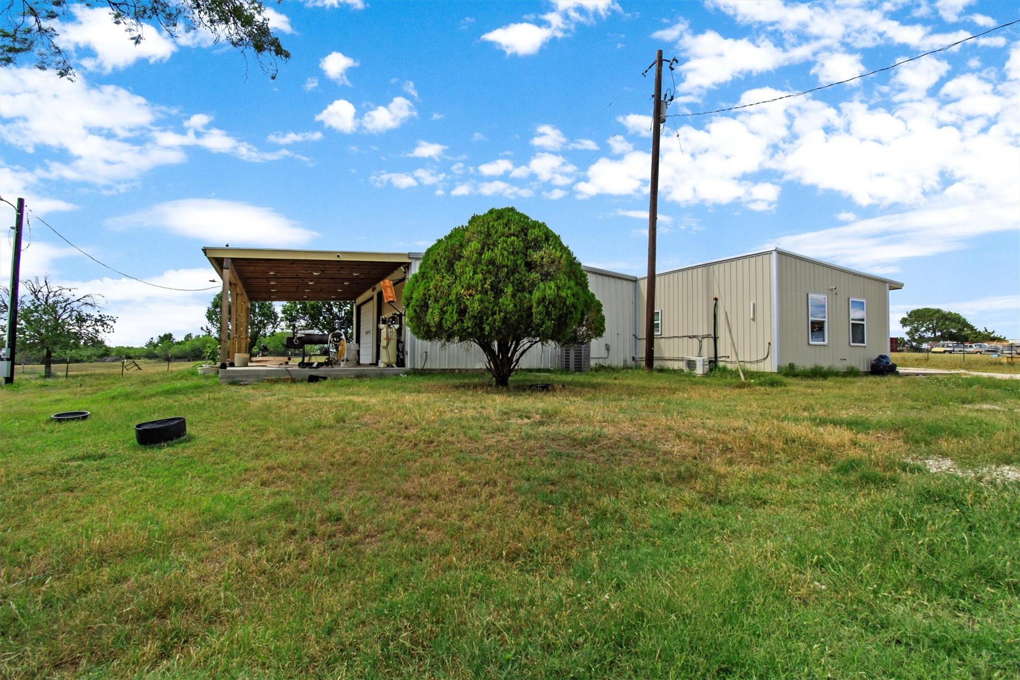 480 Grandpa Rd, Lockhart, TX 78644