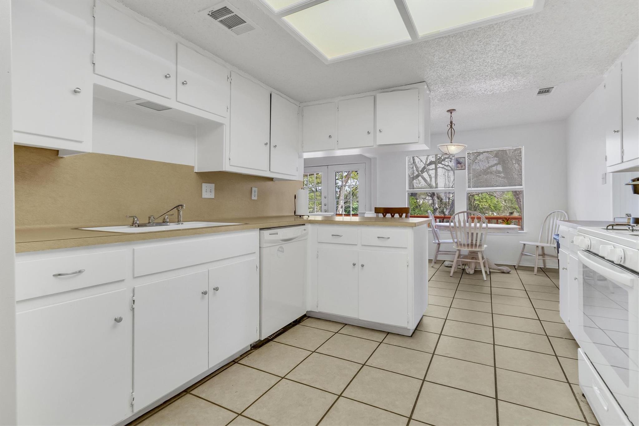 1008 Hermitage Dr, Austin, TX 78753