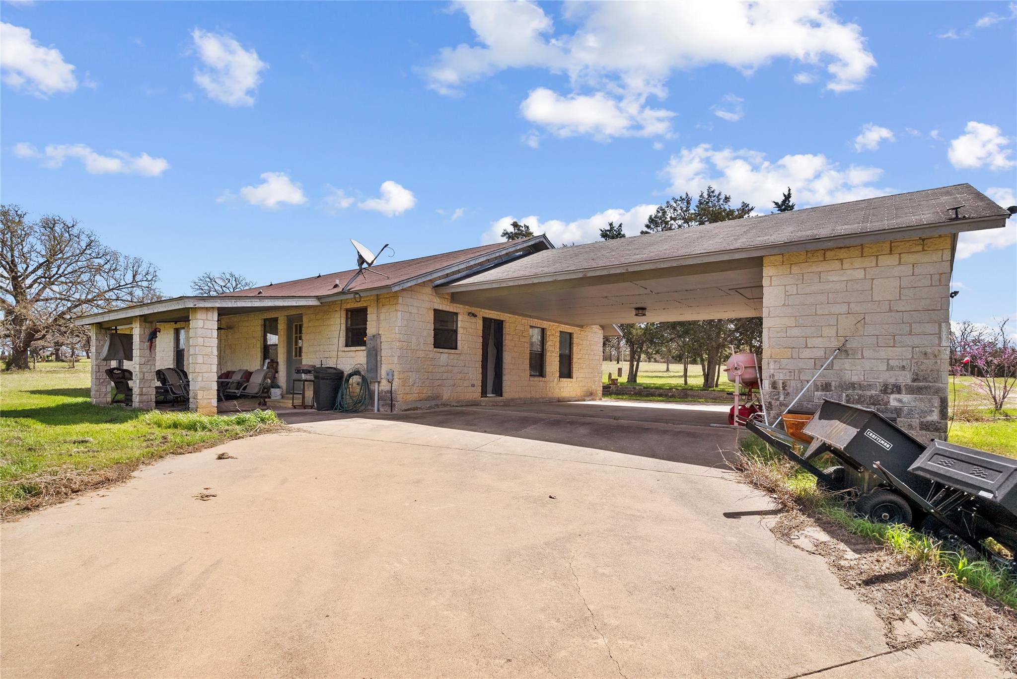 491 Herron Trl, McDade, TX 78650
