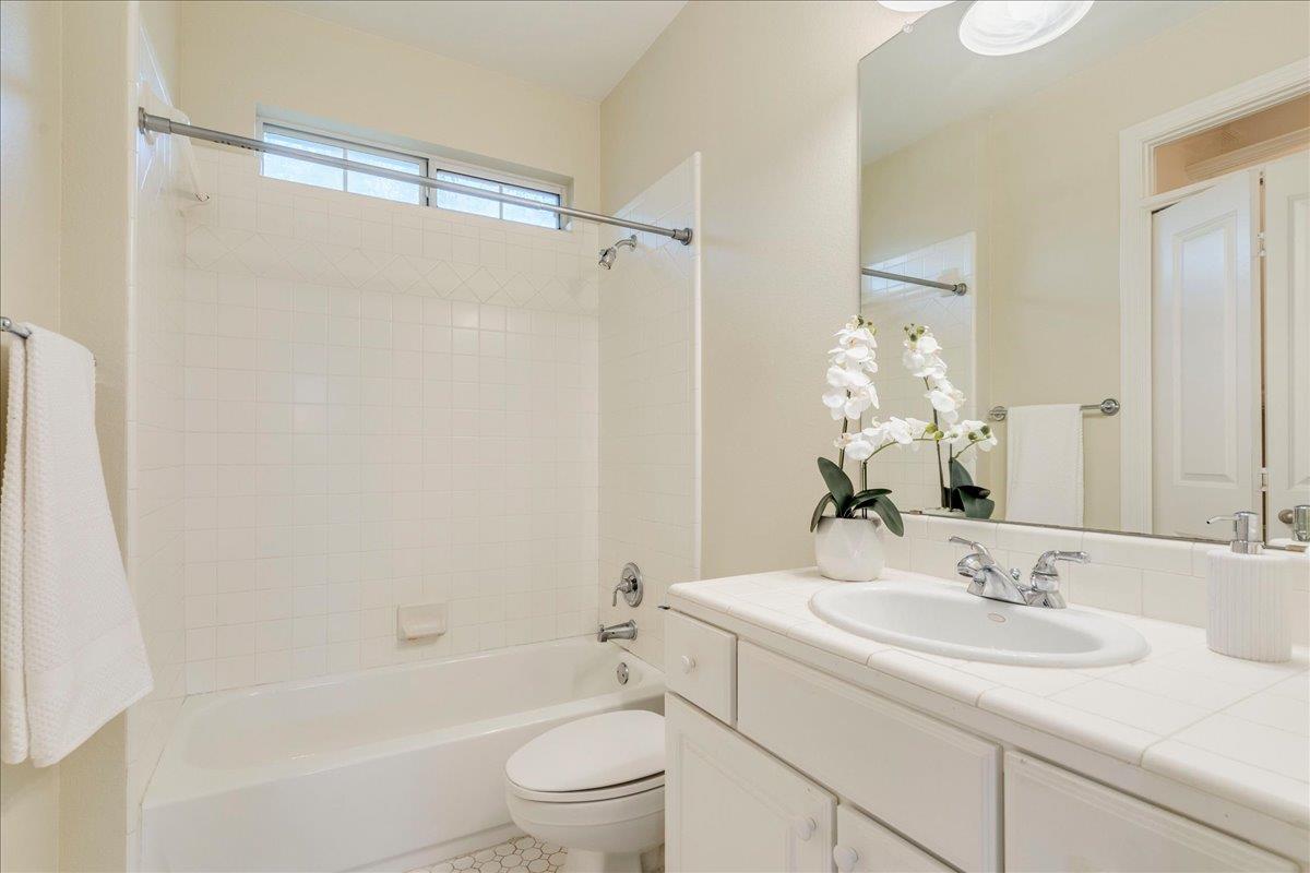 2115 Bluebonnet Ln 4A Ln # 4-A, Austin, TX 78704