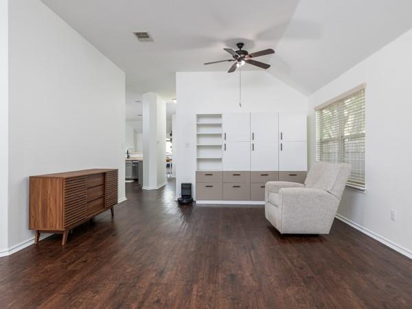 536 W Metcalfe St, Hutto, TX 78634