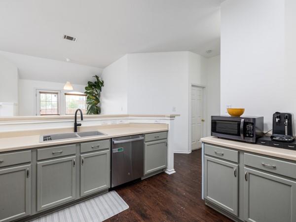 536 W Metcalfe St, Hutto, TX 78634