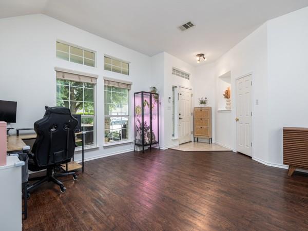 536 W Metcalfe St, Hutto, TX 78634